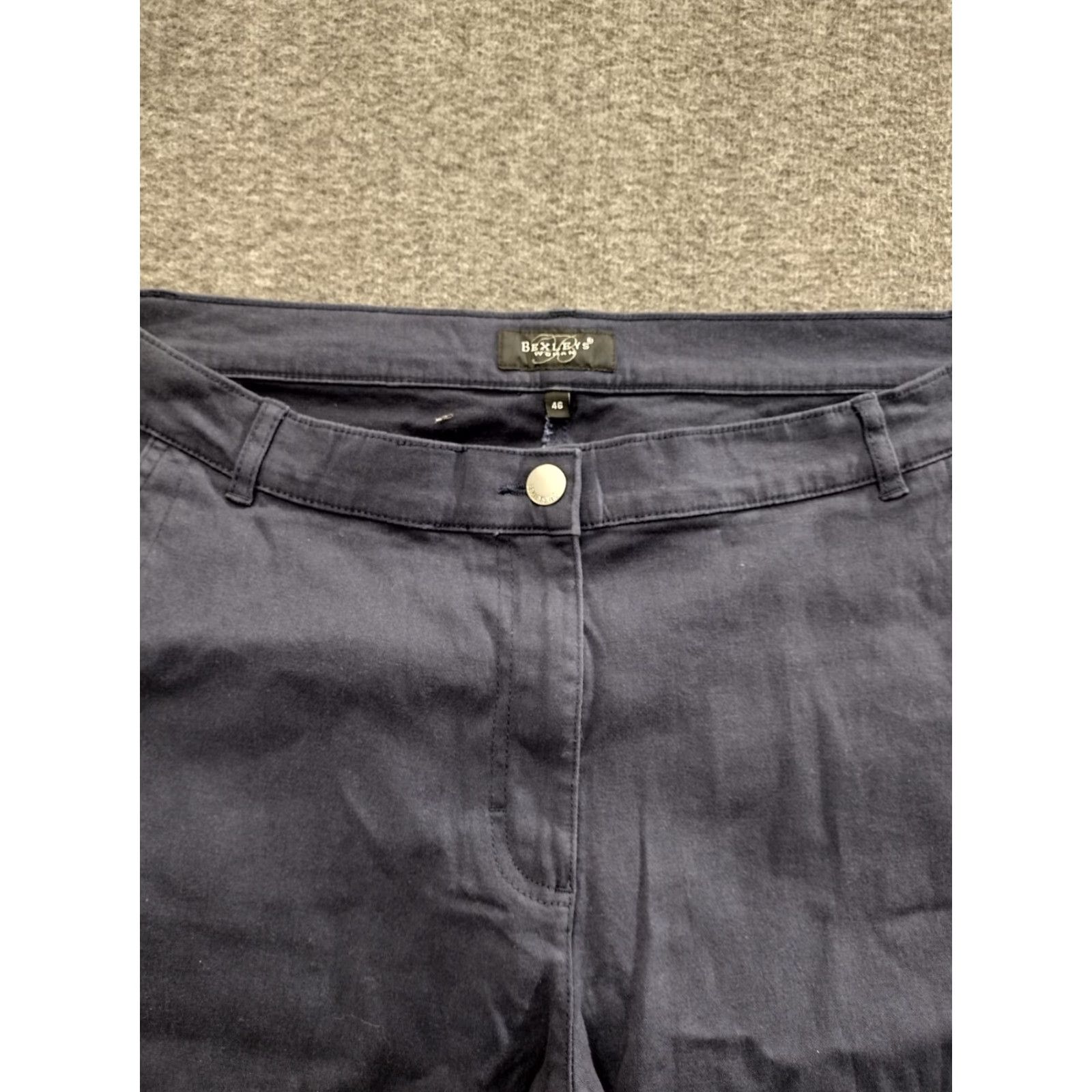Vintage Bexleys Women's High Rise Chino Shorts Gray/Blue 46 Shorts Womens Plus Size 46 Cotton Blend Zip 5-Pocket Inseam 12 in Casual Summer CIVARIANT Size 32" / US 10 / IT 46 - 3 Thumbnail