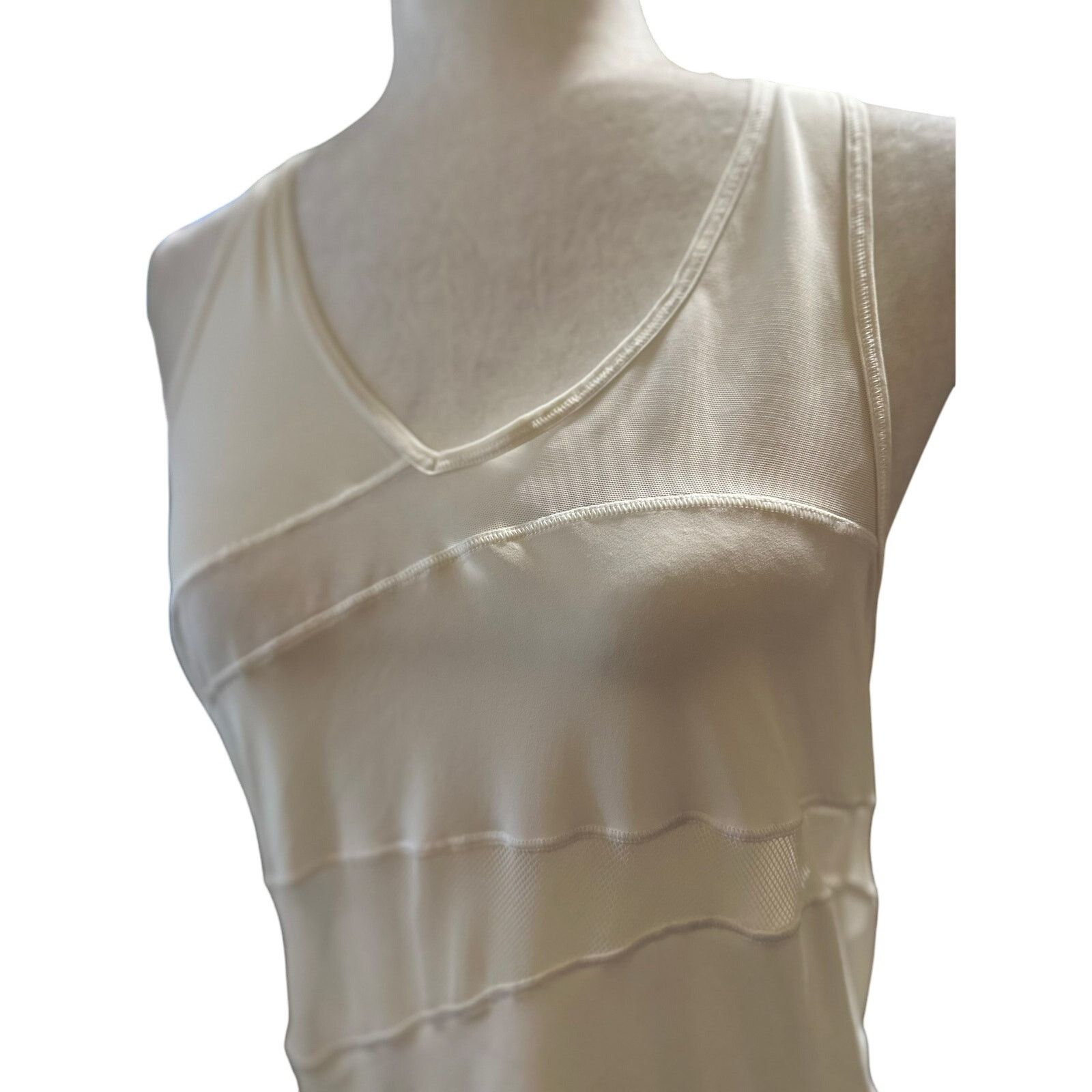 Lululemon Lululemon Mesh In Motion Racerback, White Size S / US 4 / IT 40 - 4 Thumbnail