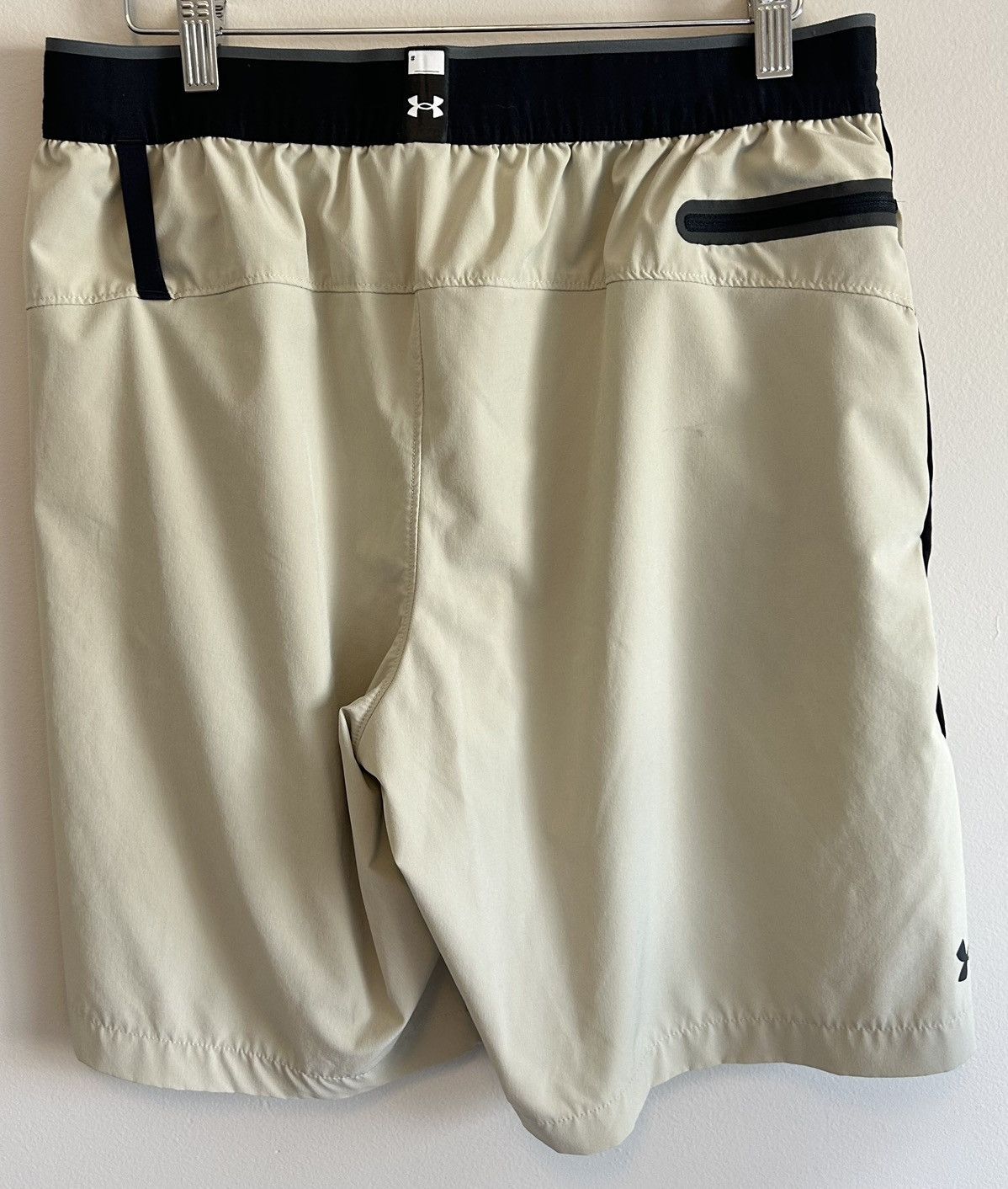 Under Armour Under Armour Men’s Tan Beige Athletic Summer Shorts Size US 34 / EU 50 - 5 Thumbnail