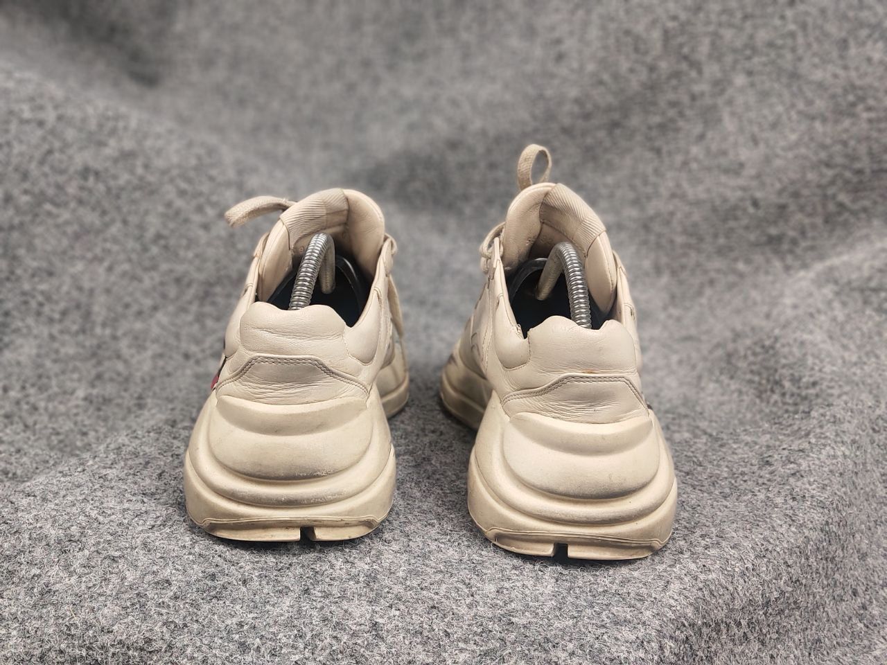 Gucci Gucci Authentic Cream Leather Mouth Print Rhyton Sneakers Size US 9 / IT 39 - 14 Thumbnail
