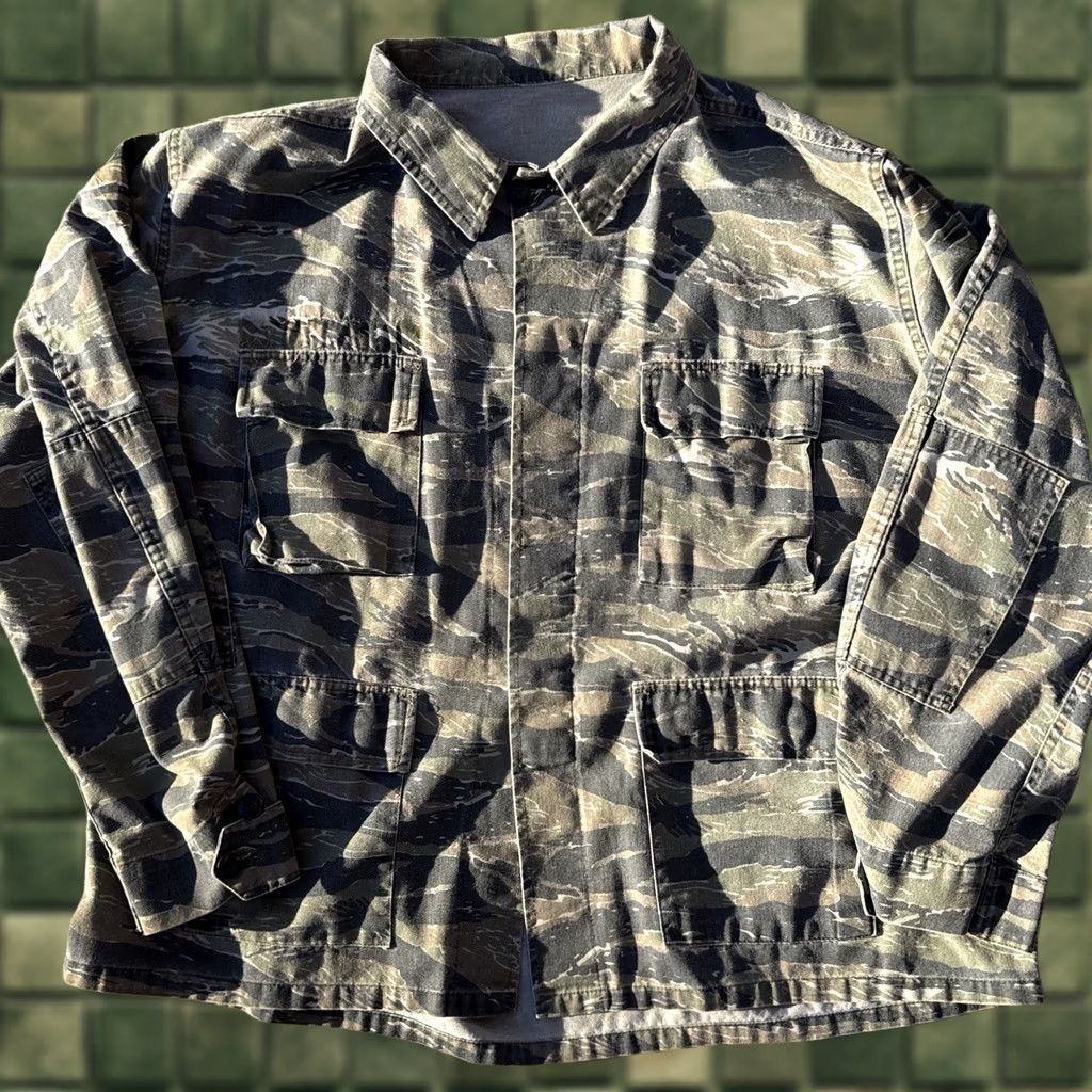 AMO VINTAGE Tiger Stripe Camo Jungle Jacket XL Military BDU Faded 80s 90s Size US XL / EU 56 / 4 - 1 Thumbnail