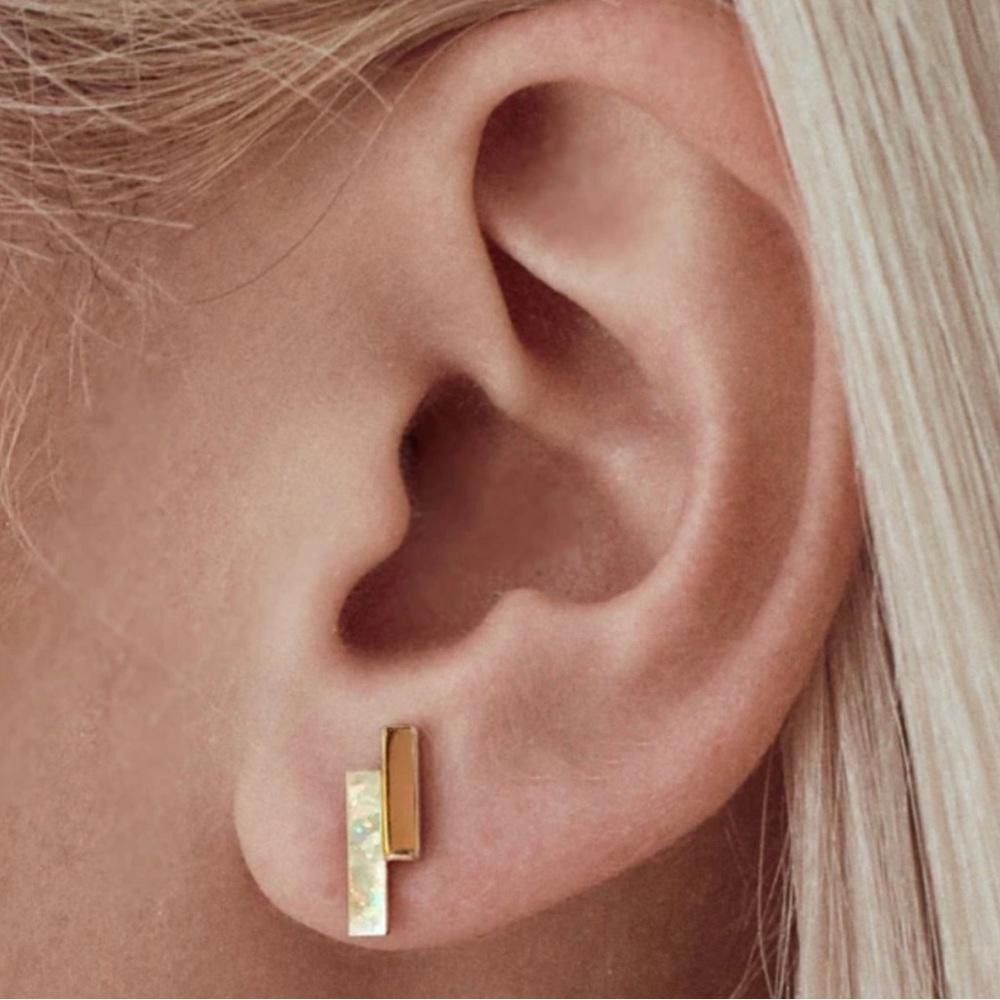 Designer ELIZABETH STONE Gold and Opal Mod Bar Stud Earrings NEW Size ONE SIZE - 3 Thumbnail