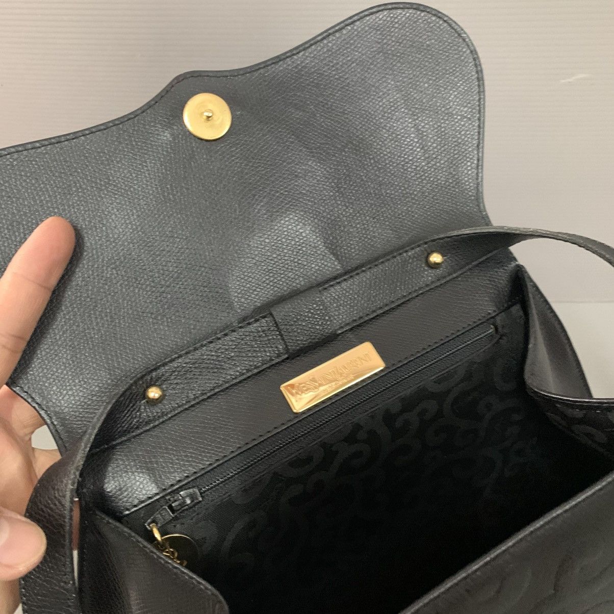 Yves Saint Laurent Saint Laurent 1990-2000s logo-debossed shoulder bag Size ONE SIZE - 14 Thumbnail