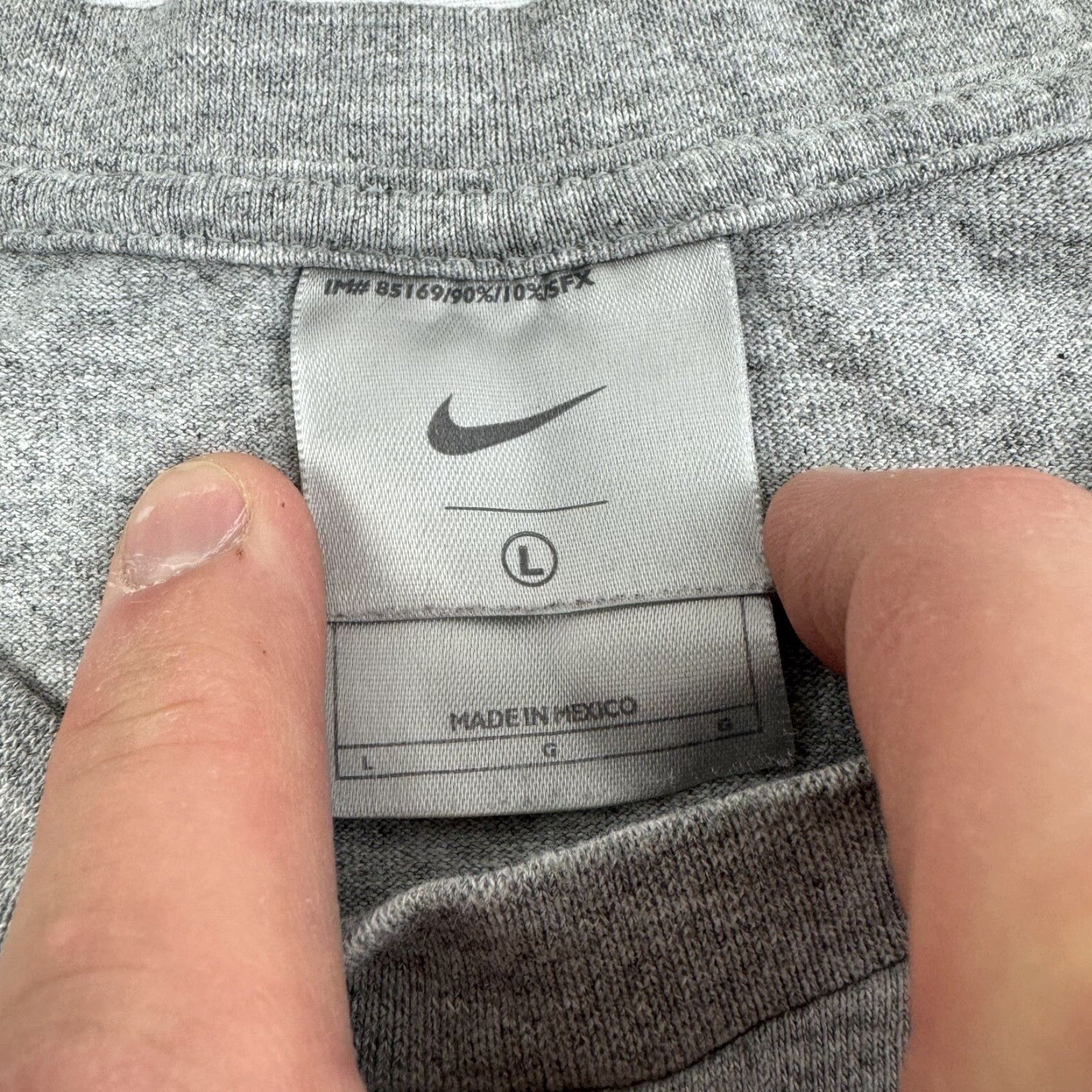 Nike VINTAGE Nike T-Shirt Adult Large Gray Silver Crew Neck Short Sleeve Men Grunge 90s Y2K Athletic Sports Size US L / EU 52-54 / 3 - 5 Thumbnail