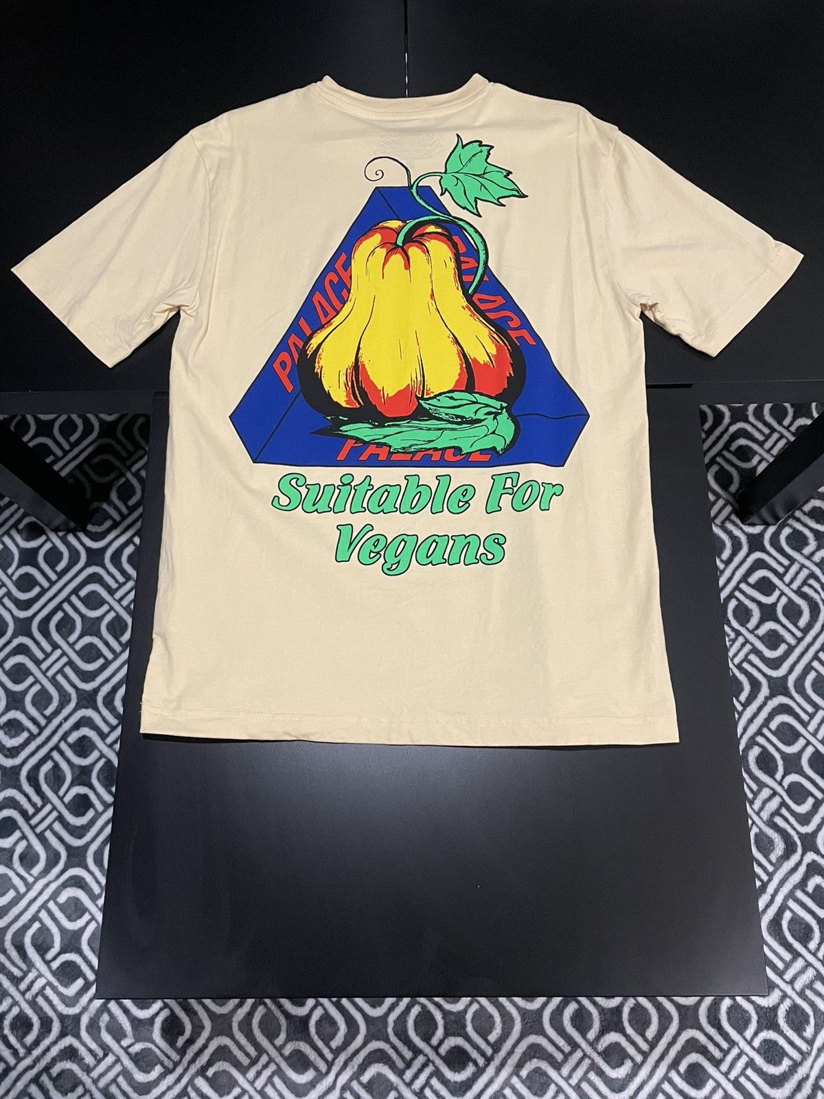 Palace Suitable for vegans Palace t-shirt Size US M / EU 48-50 / 2 - 1 Thumbnail