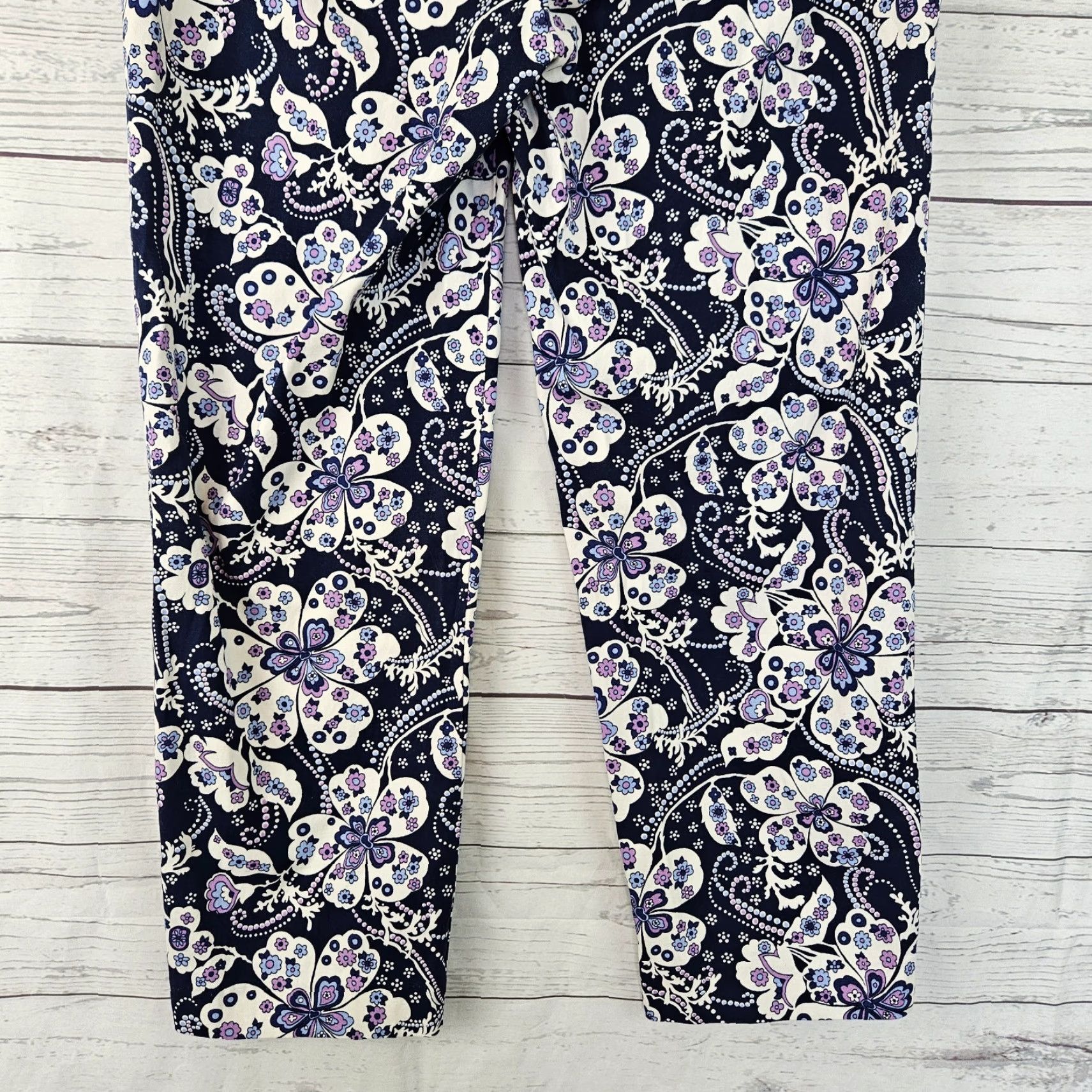 Talbots Talbots Womens Perfect Crop Pant Sz 2P Blue Floral Mid Rise Cropped Pants Womens 2P Blue Floral 22 Inseam 8.5 Rise Size 26" / US 2 / IT 38 - 6 Thumbnail