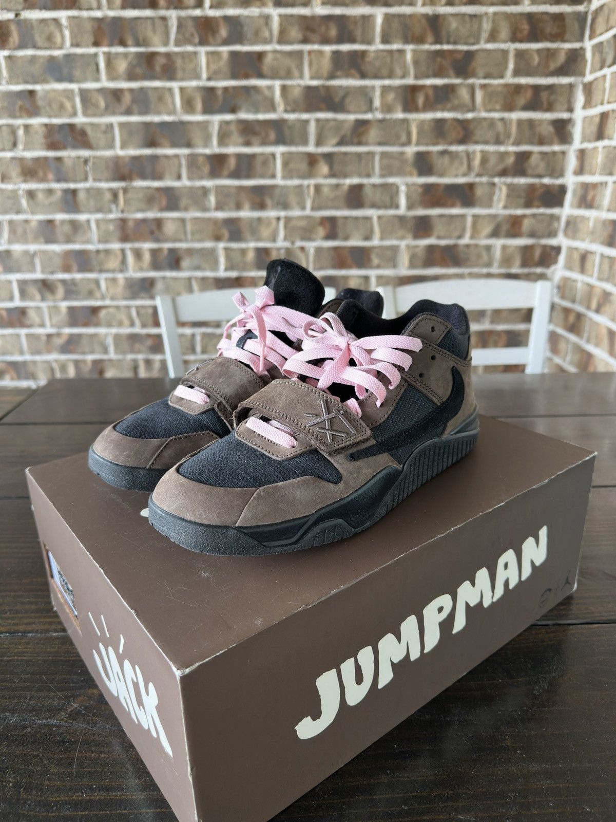 Travis Scott Jumpman Jack TR sail/ muslin dark mocha by Travis