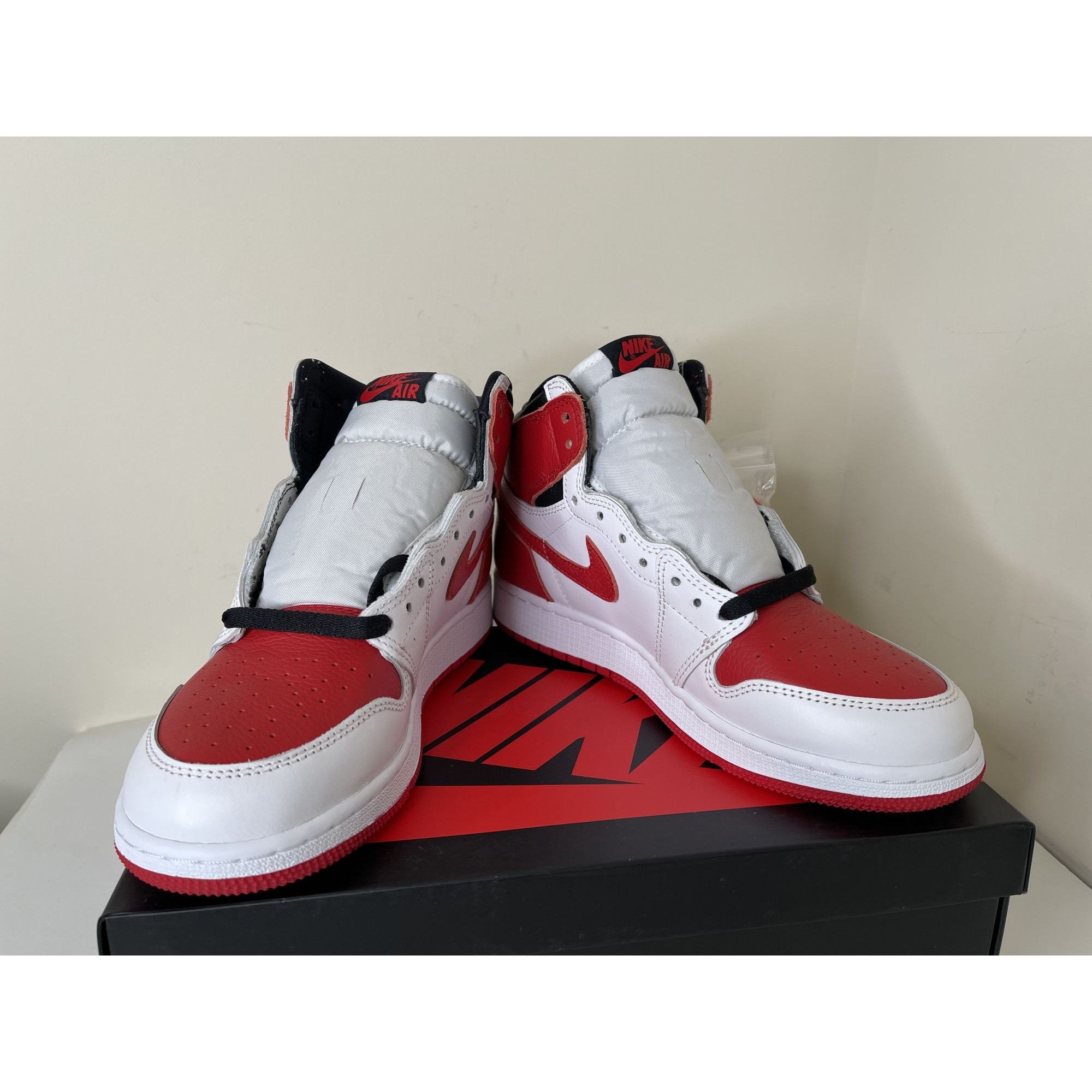 Jordan Brand Jordan 1 Retro High OG Heritage White Red GS 7Y Size US 7 / EU 40 - 4 Thumbnail
