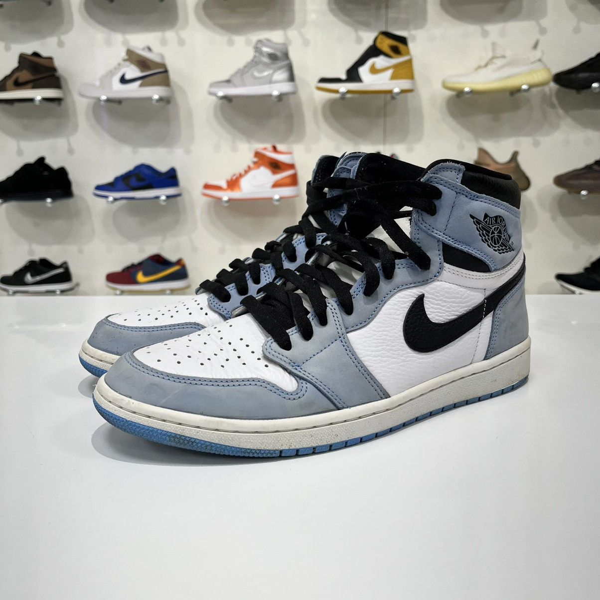 Nike Air Jordan 1 Retro High OG University Blue Size US 11 / EU 44 - 2 Thumbnail