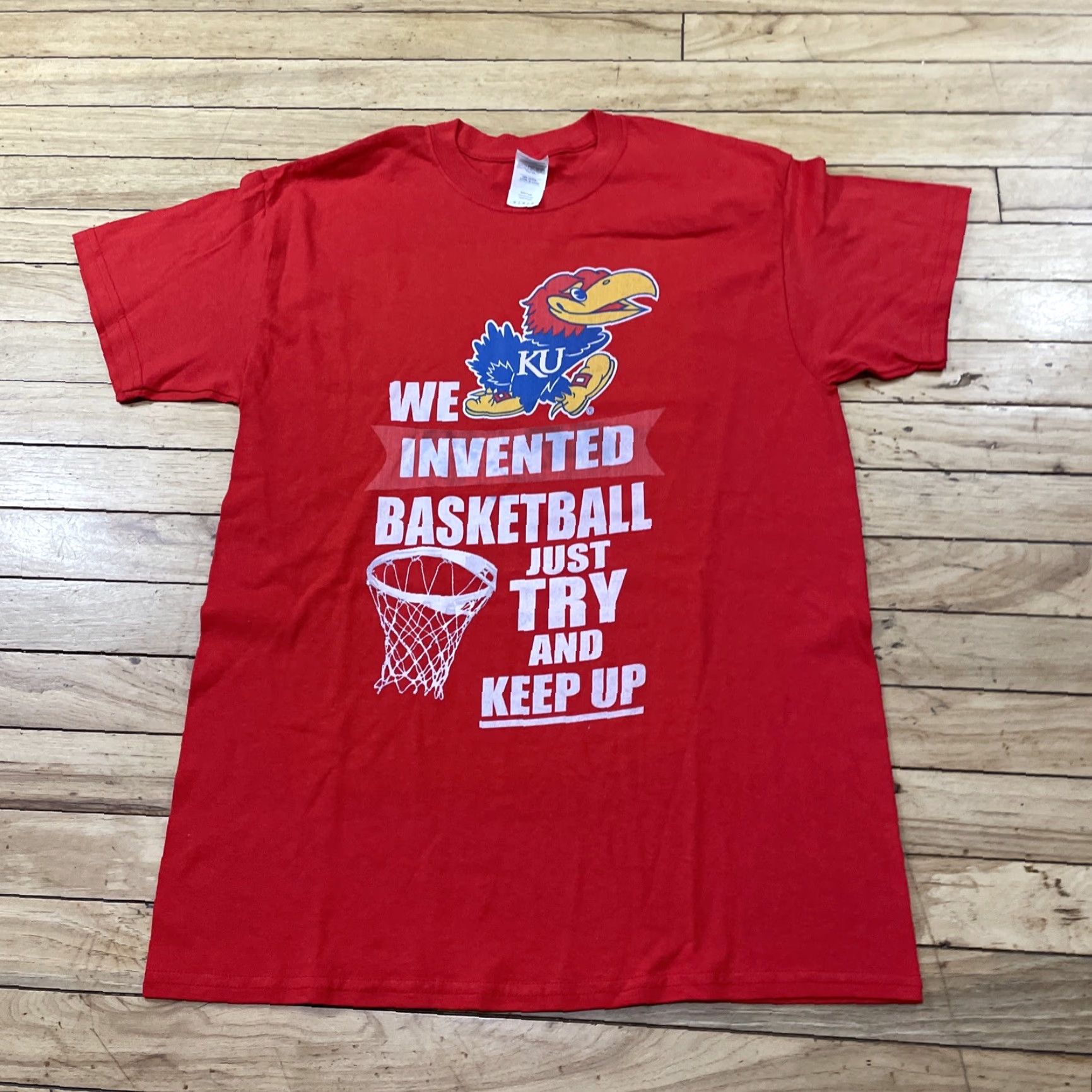 Gildan VINTAGE KANSAS Jayhawks Shirt Men M Red "We Invented Basketball" NCAA March Madness Tee Size US M / EU 48-50 / 2 - 3 Thumbnail