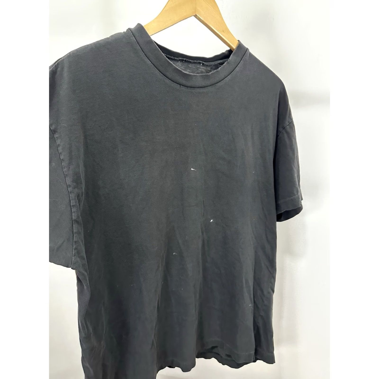 Vintage VTG 90s Faded Worn Distressed Cotton Single Stitch BLANK Black T-Shirt XL Mens Shirts Size XL Black Distressed 90s Grunge Skate Surf Blank T-Shirt Size US XL / EU 56 / 4 - 3 Thumbnail