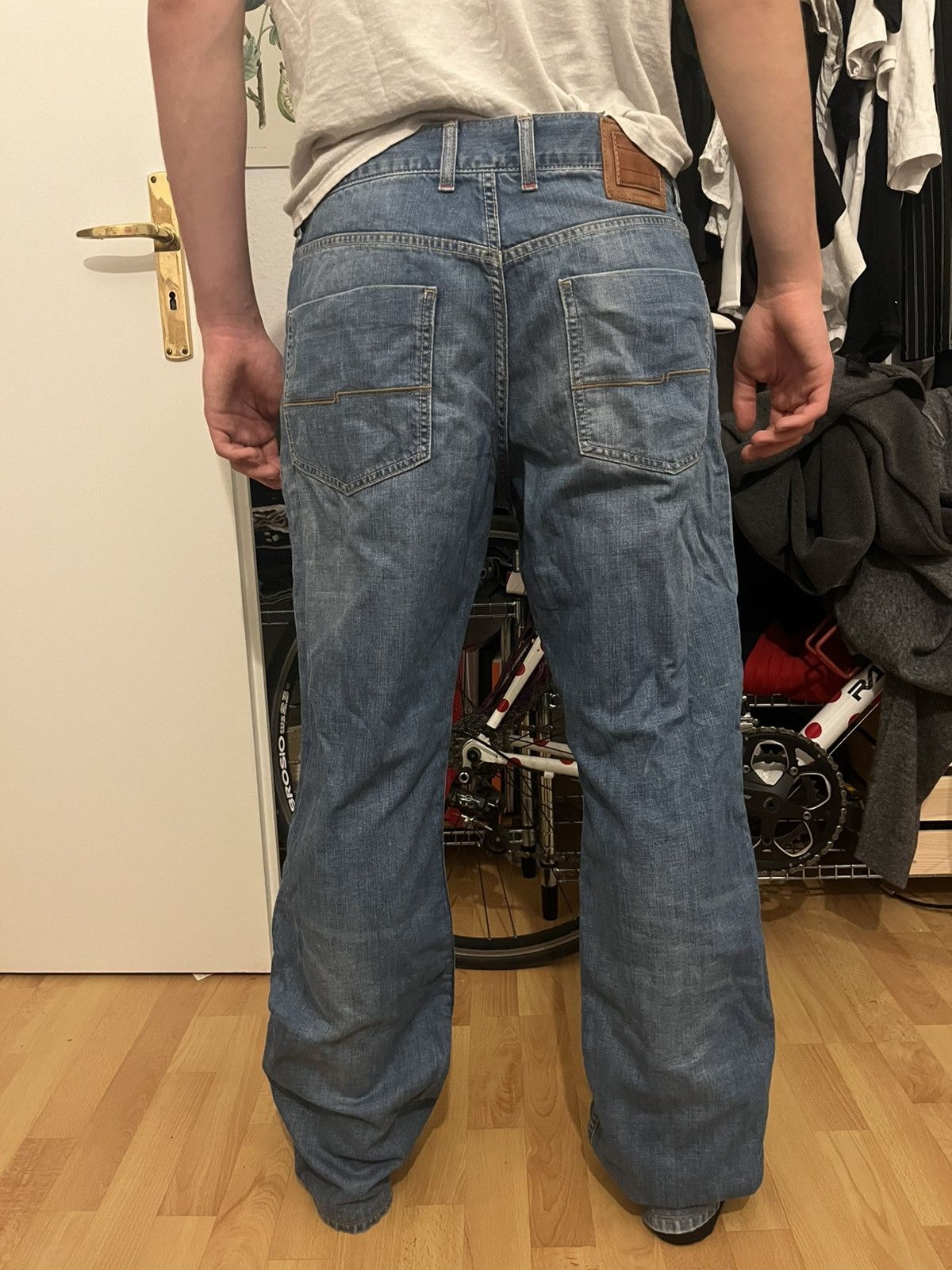 Tommy Hilfiger Rare vintage tommy hilfiger baggy jeans Size US 34 / EU 50 - 1 Thumbnail