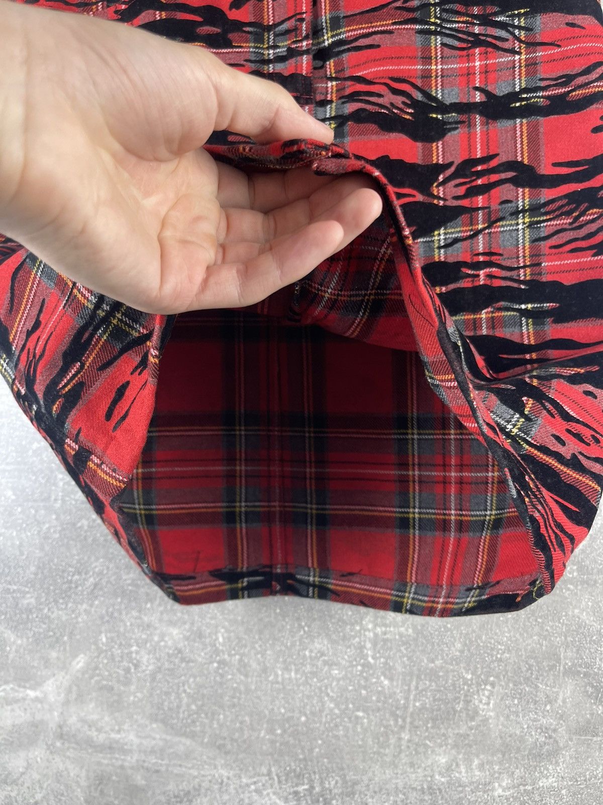 Versace × Versus Versace Versus Versace Archive Runway Red /Black Tartan Camo Skirt Size 27" / US 4 / IT 40 - 10 Thumbnail