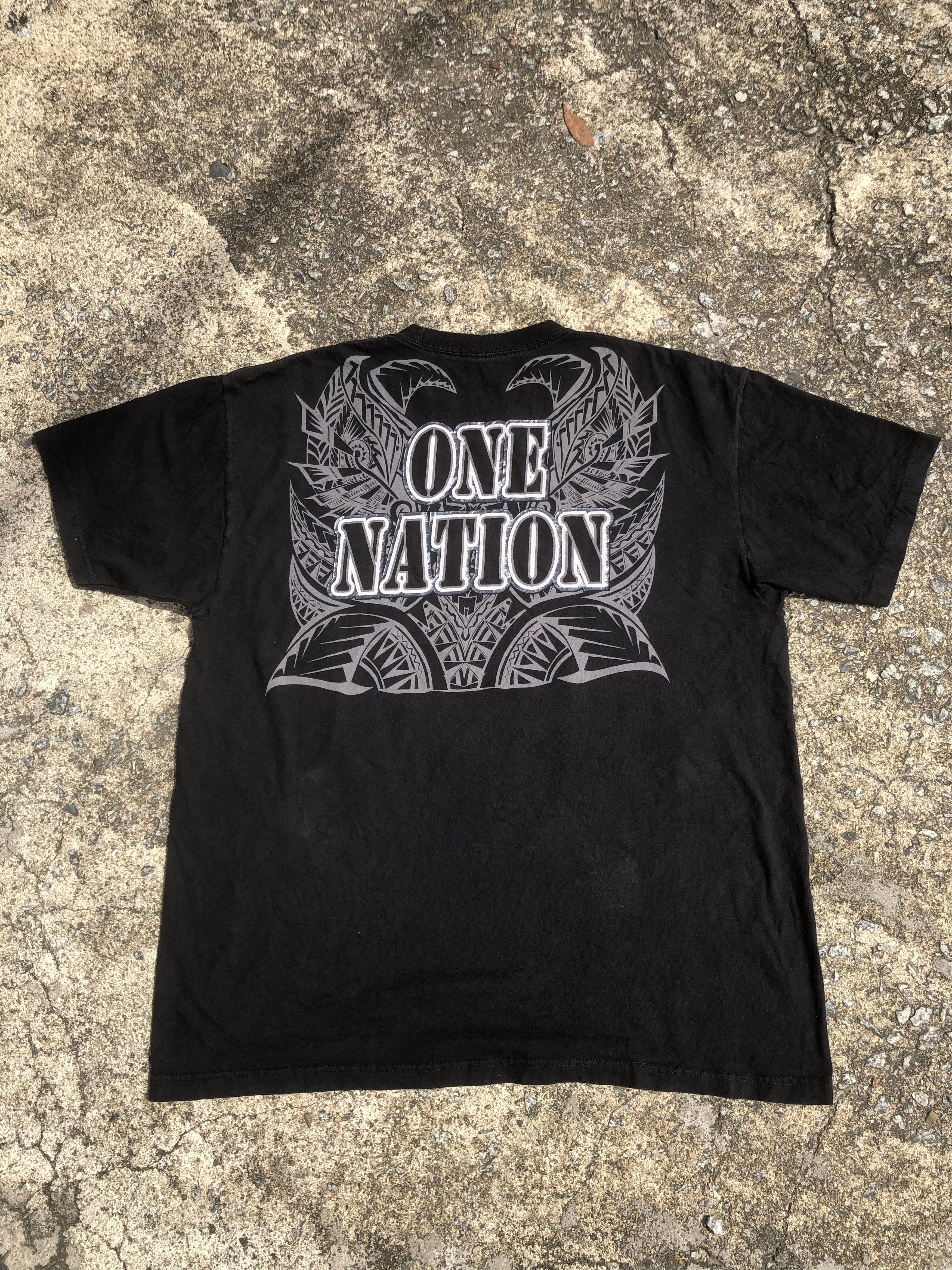 Vintage RARE Vintage Oakland Raiders NFL One Nation Tribal Tee Size US XXL / EU 58 / 5 - 2 Thumbnail