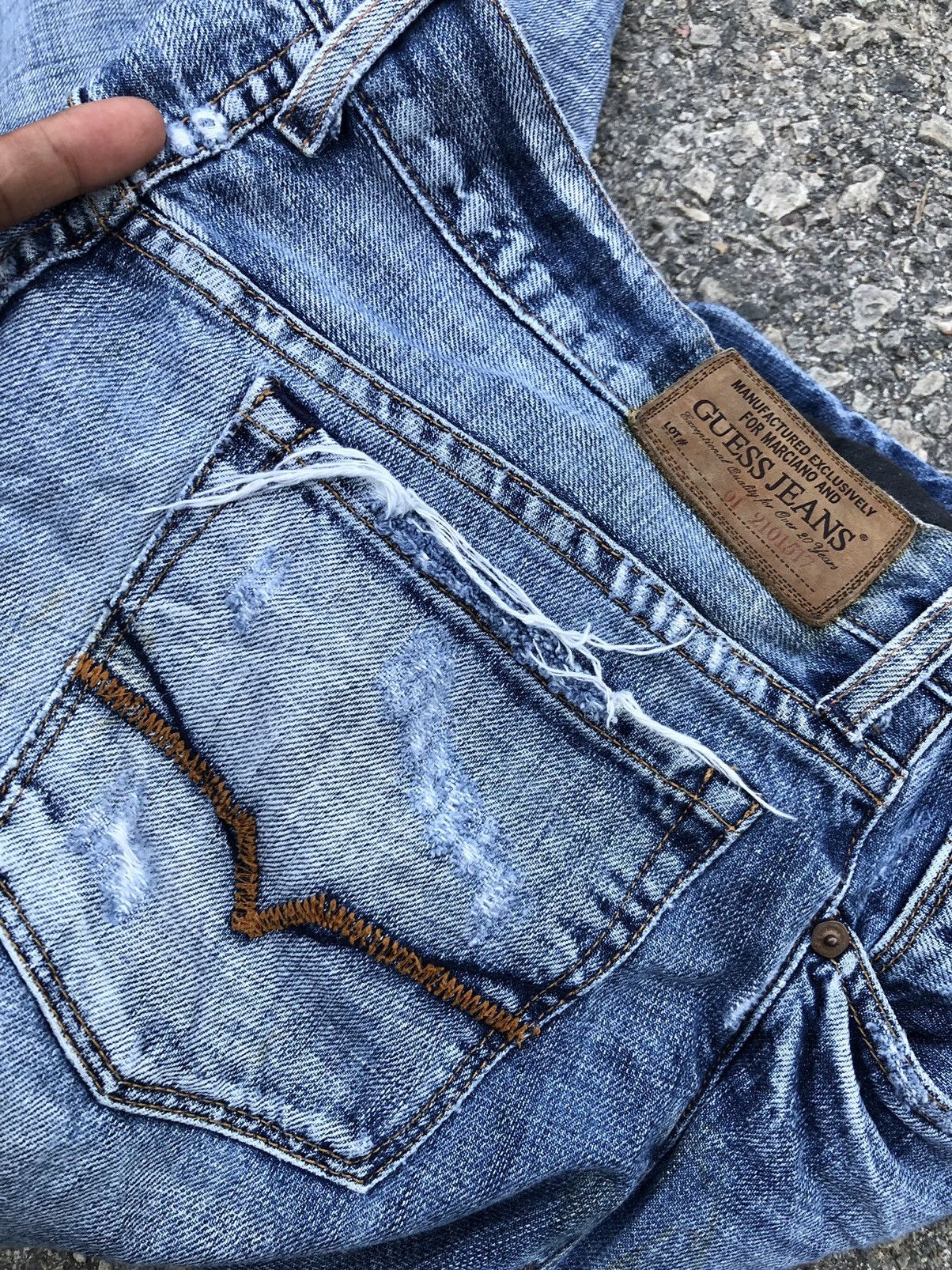 Guess FLARE DISTRESSED GUESS JEANS Size US 32 / EU 48 - 6 Thumbnail