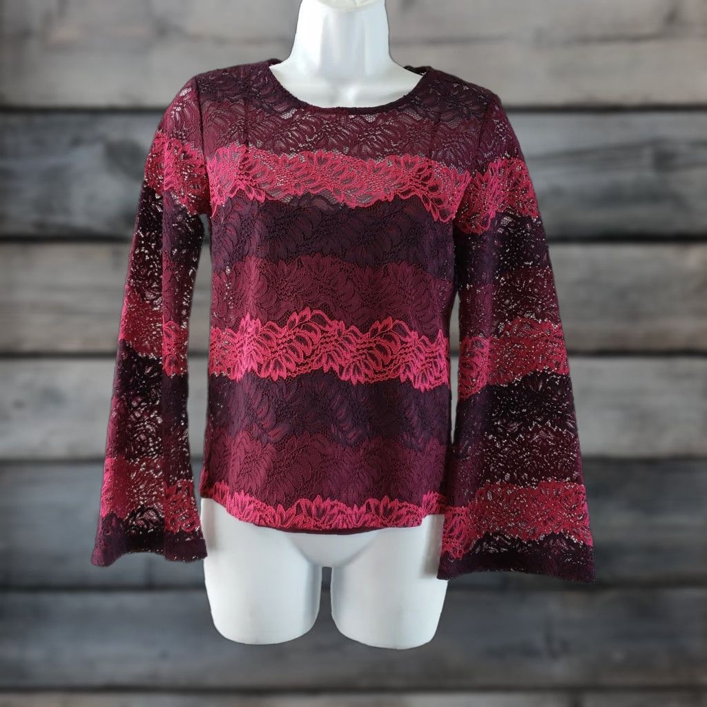 Banana Republic VINTAGE Banana Republic Womens Lace Top Sz XSP Pink Maroon Bell Sleeves Size XS / US 0-2 / IT 36-38 - 1 Thumbnail