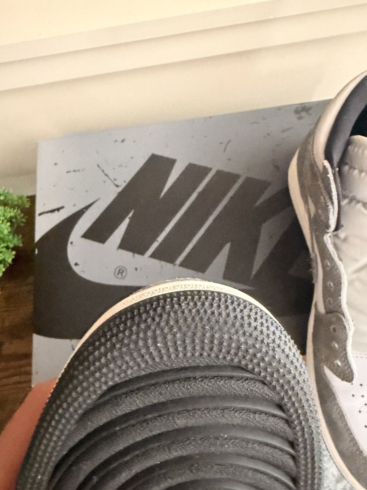 Jordan Brand Air Jordan 1 Retro High OG Black/White/ Light Smoke Grey Size US 9 / EU 42 - 7 Thumbnail