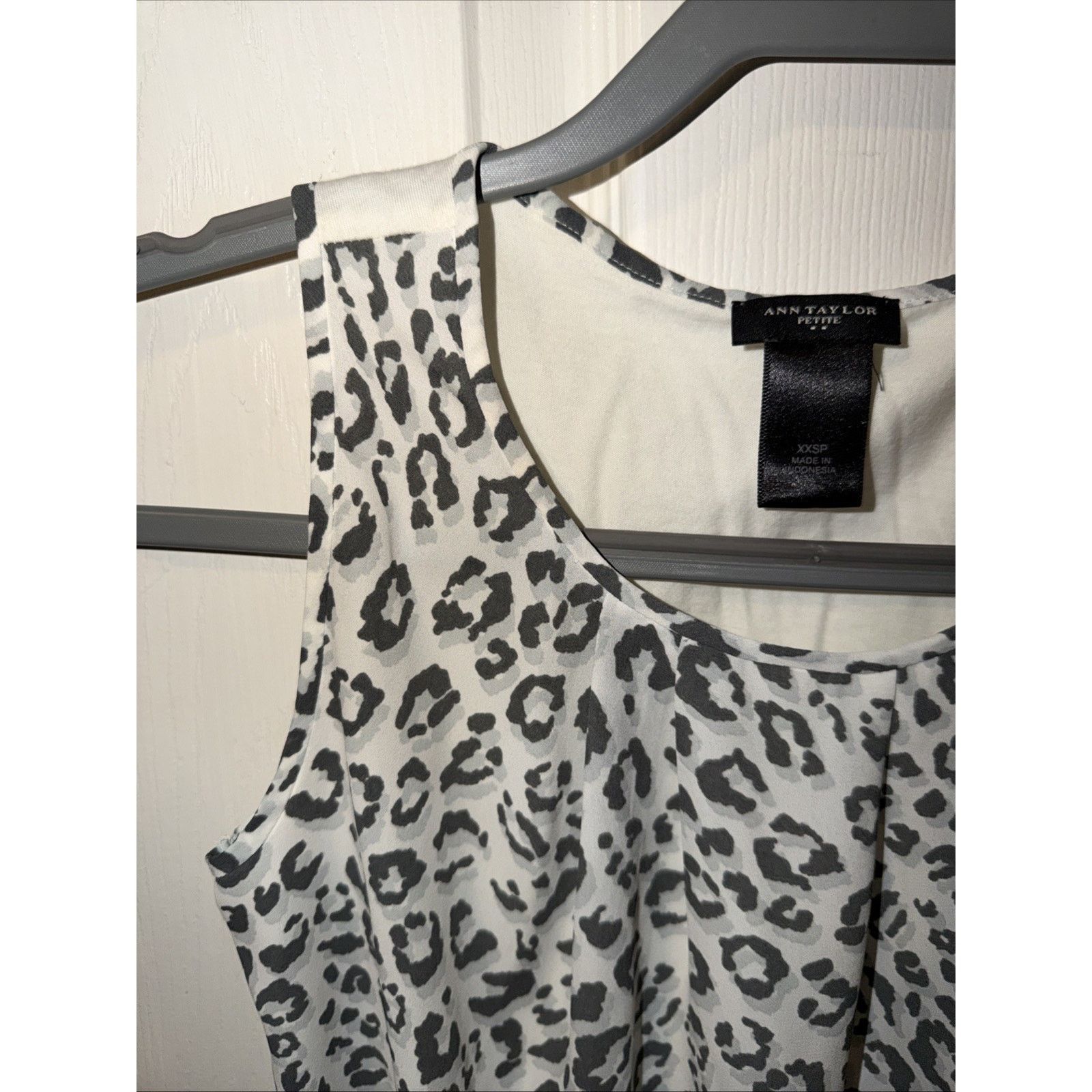 Ann Taylor Ann Taylor Petite XXSP Blue Sleeveless Top Animal Print Size XXS / US 00 / IT 34 - 4 Thumbnail