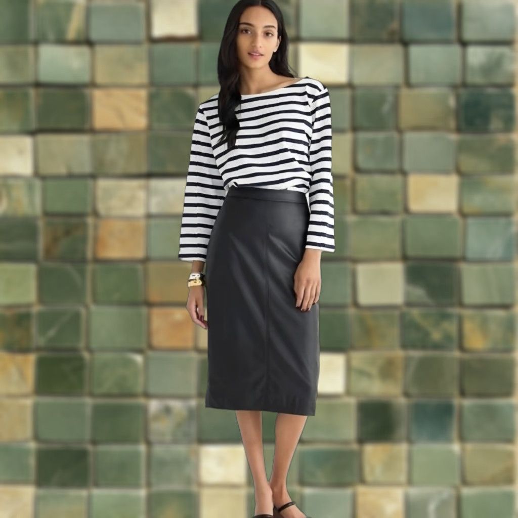 J.Crew VINTAGE J.CREW No. 3 Pencil Skirt Faux Leather Womens 4 EUC Lined Zip Closure BM946 Size 27" / US 4 / IT 40 - 1 Thumbnail