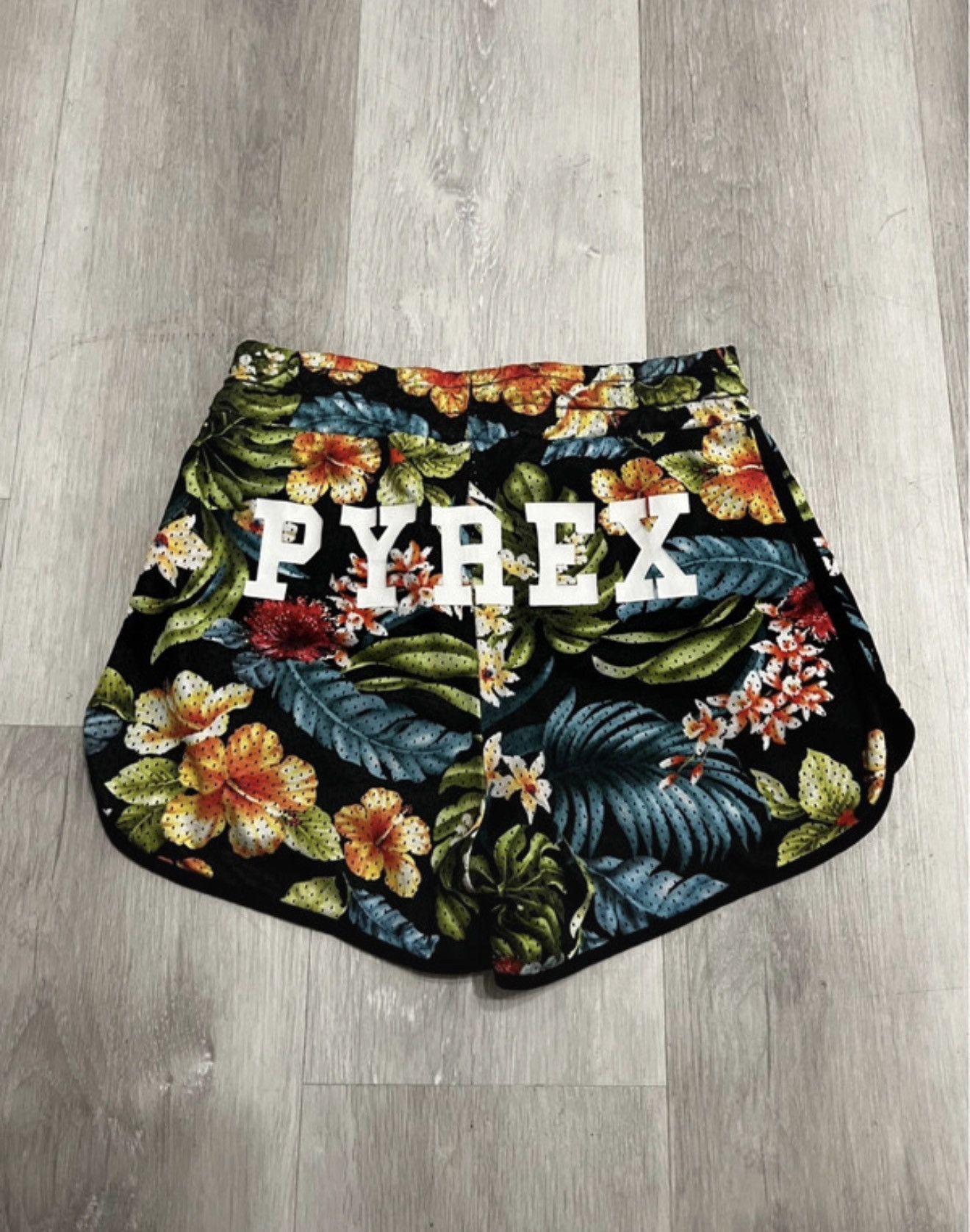 Pyrex Vision Pyrex by Virgil Abloh women’s girl shorts XS S Size 27" / US 4 / IT 40 - 1 Thumbnail