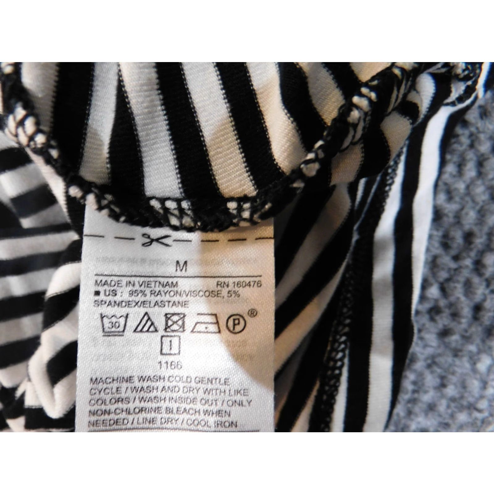 Old Navy Old Navy Shirt Dress Womens Medium Black Striped Rayon Knee Length Stretch Raglan Sleeve V-Neck Pullover Casual Rapple? Size M / US 6-8 / IT 42-44 - 6 Thumbnail