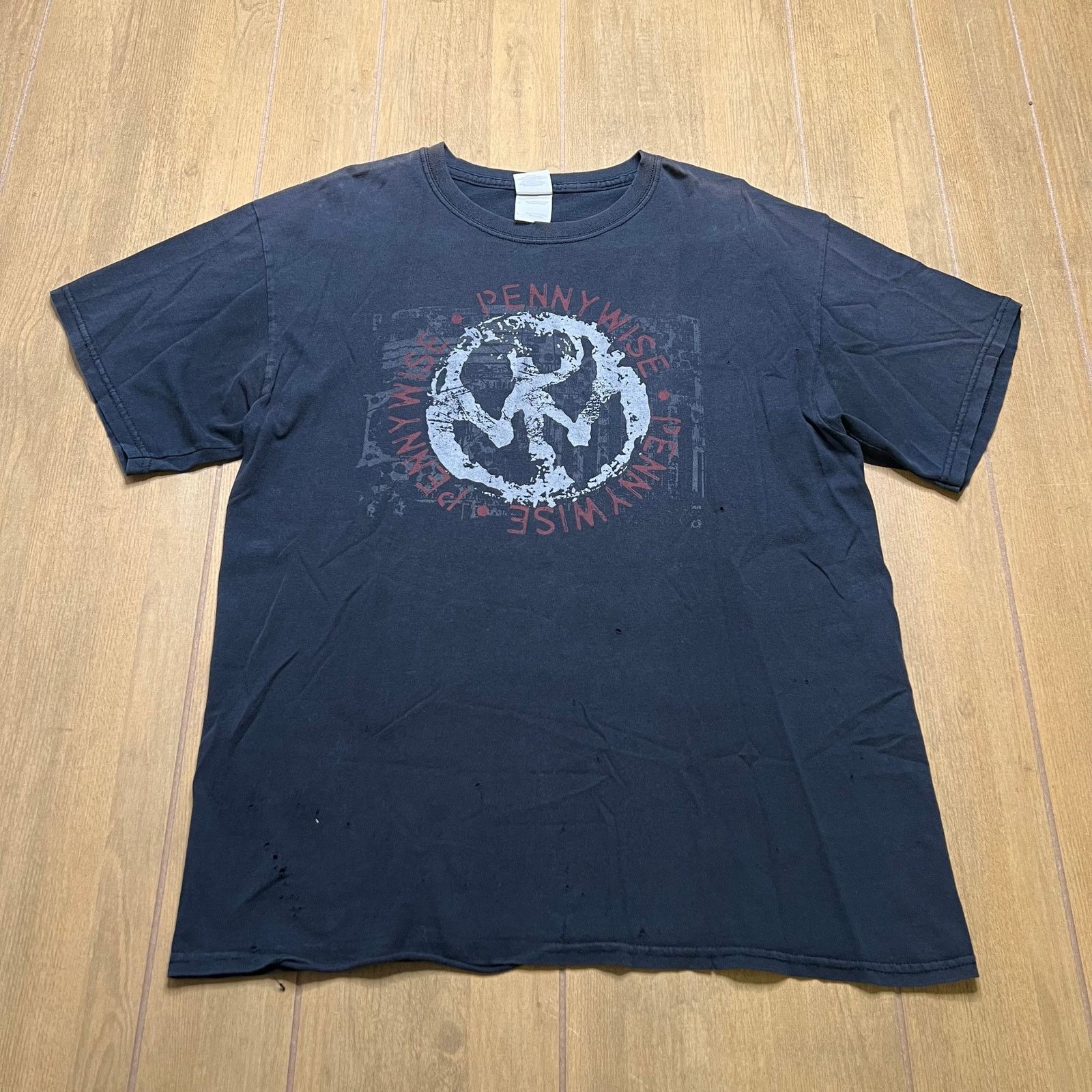 Gildan Vintage Pennywise band logo t-shirt Men Sz Large Distress Size US L / EU 52-54 / 3 - 1 Thumbnail