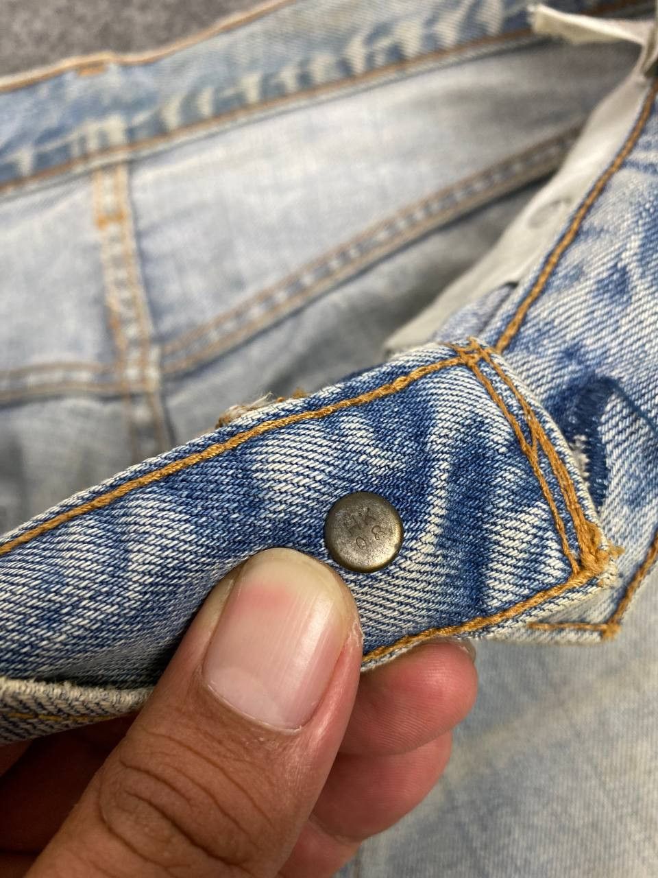 Levi's vintage levis 505 distressed denim nice design Size US 33 - 18 Thumbnail