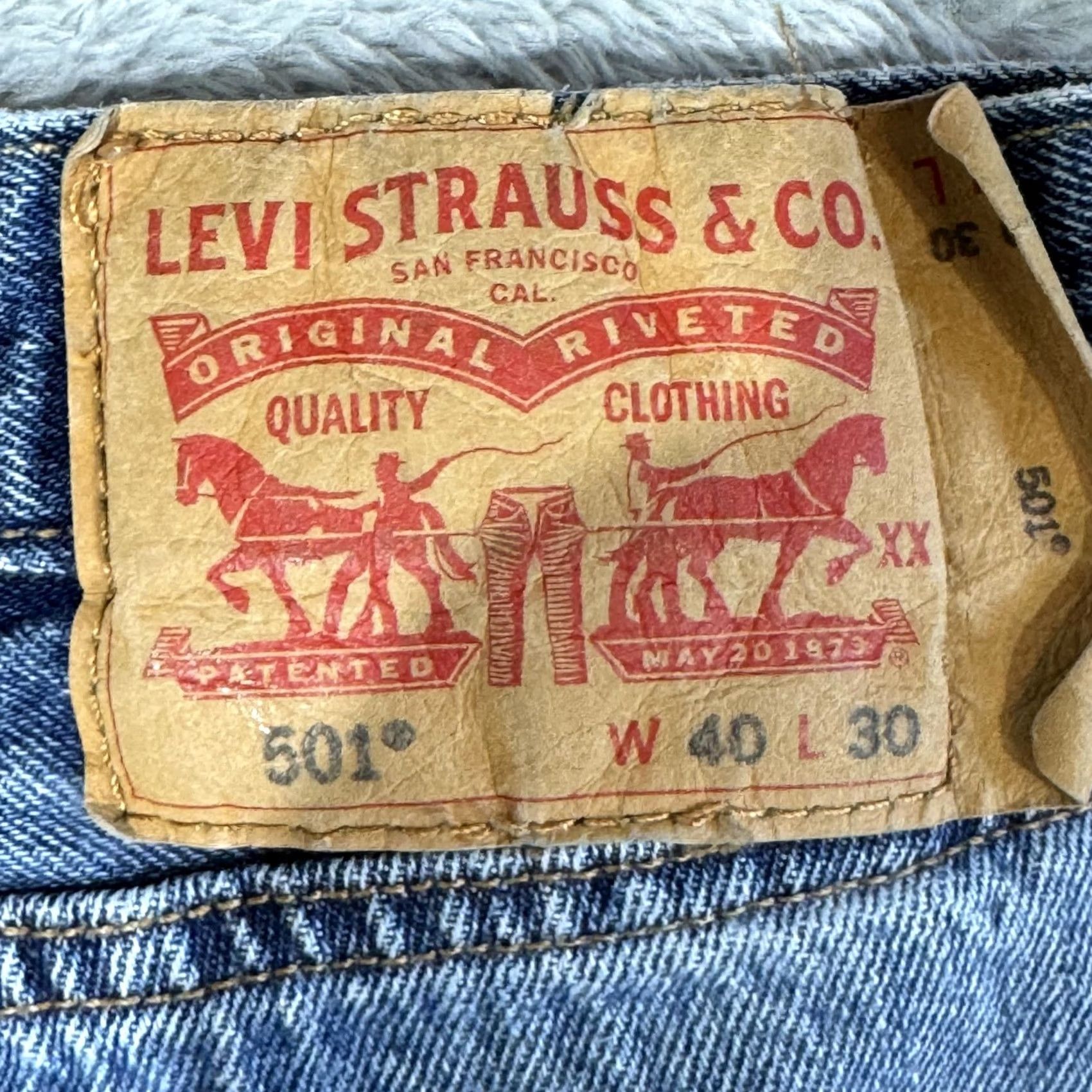 Levi's Levi's 501 Jeans Mens 40x30 Blue Denim Straight Leg Button Fly Classic Vintage 5-Pocket Regular Fit Shirt? Size US 40 / EU 56 - 4 Thumbnail