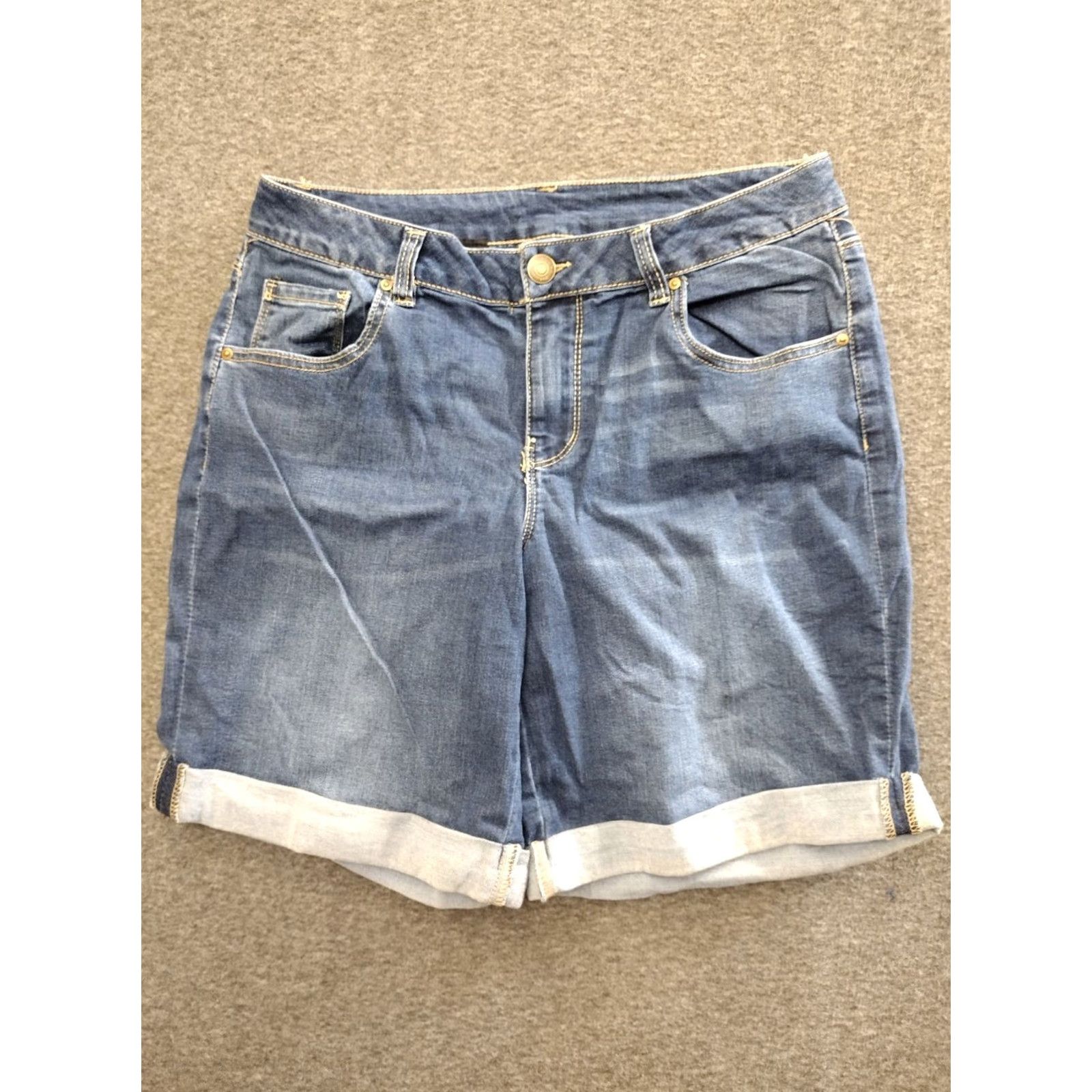 Vintage Cuffed Unbranded Light Blue Denim Shorts 8 Womens 7 Inseam 5-Pocket Relaxed Cotton Spandex Medium Wash Casual Summer Vintage: No Size 30" / US 8 / IT 44 - 2 Thumbnail