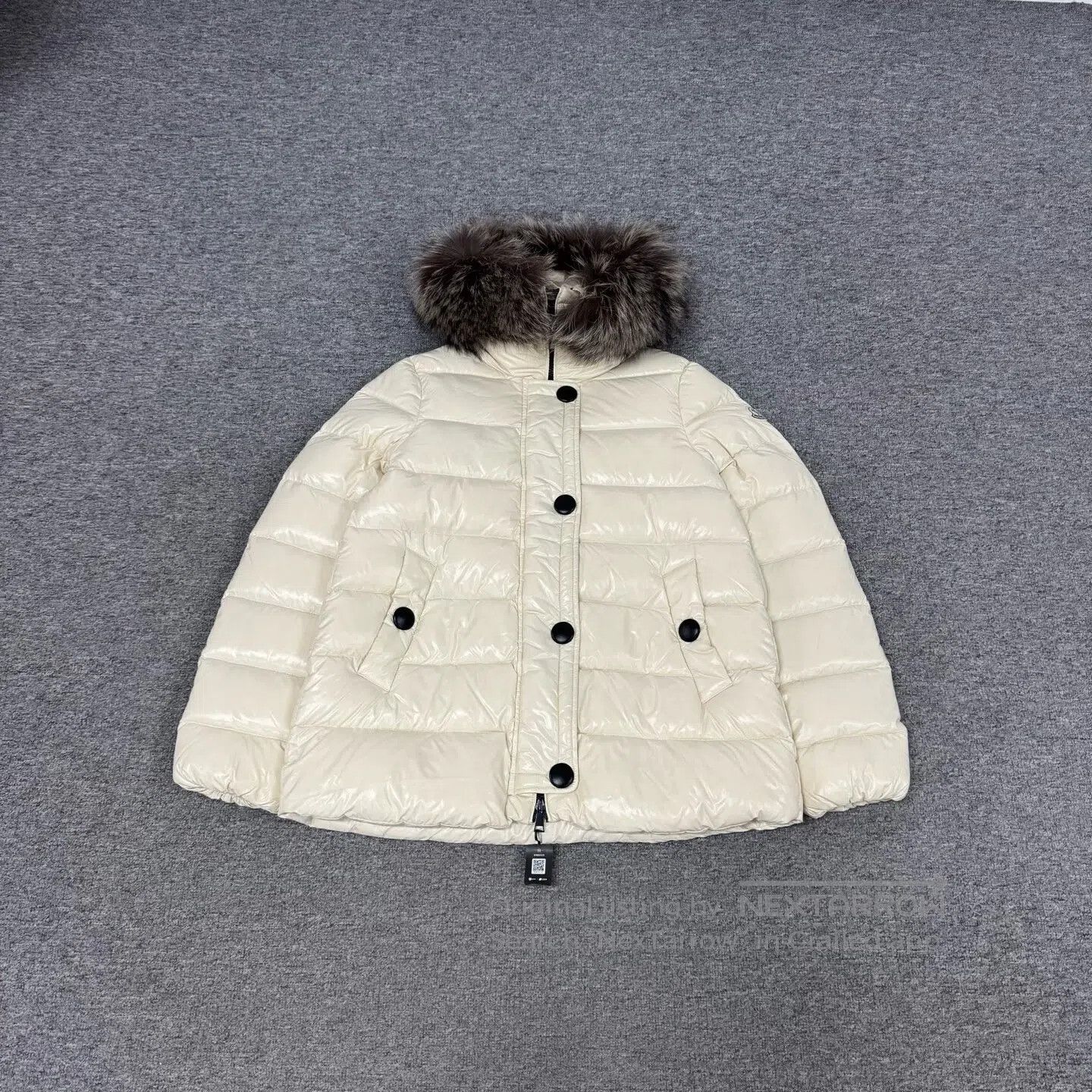 Moncler Moncler size 2 Tarier fur collar down jacket| Size M / US 6-8 / IT 42-44 - 1 Thumbnail