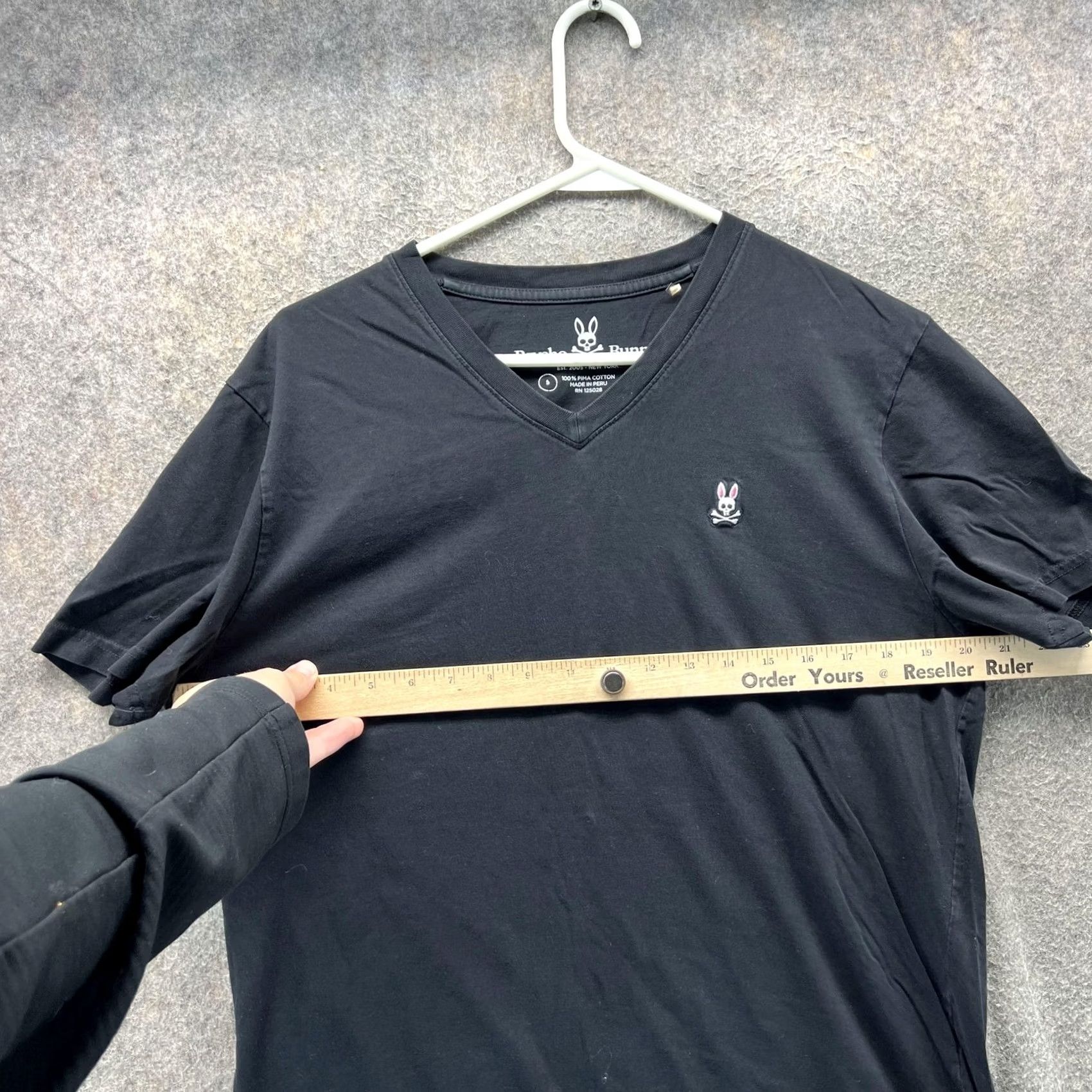 Psycho Bunny Psycho Bunny Shirt Mens M Black V-Neck Pima Cotton Skull Logo Tee Casual 5 Mens Regular Short Sleeve Shirt Womens? Size US M / EU 48-50 / 2 - 7 Thumbnail