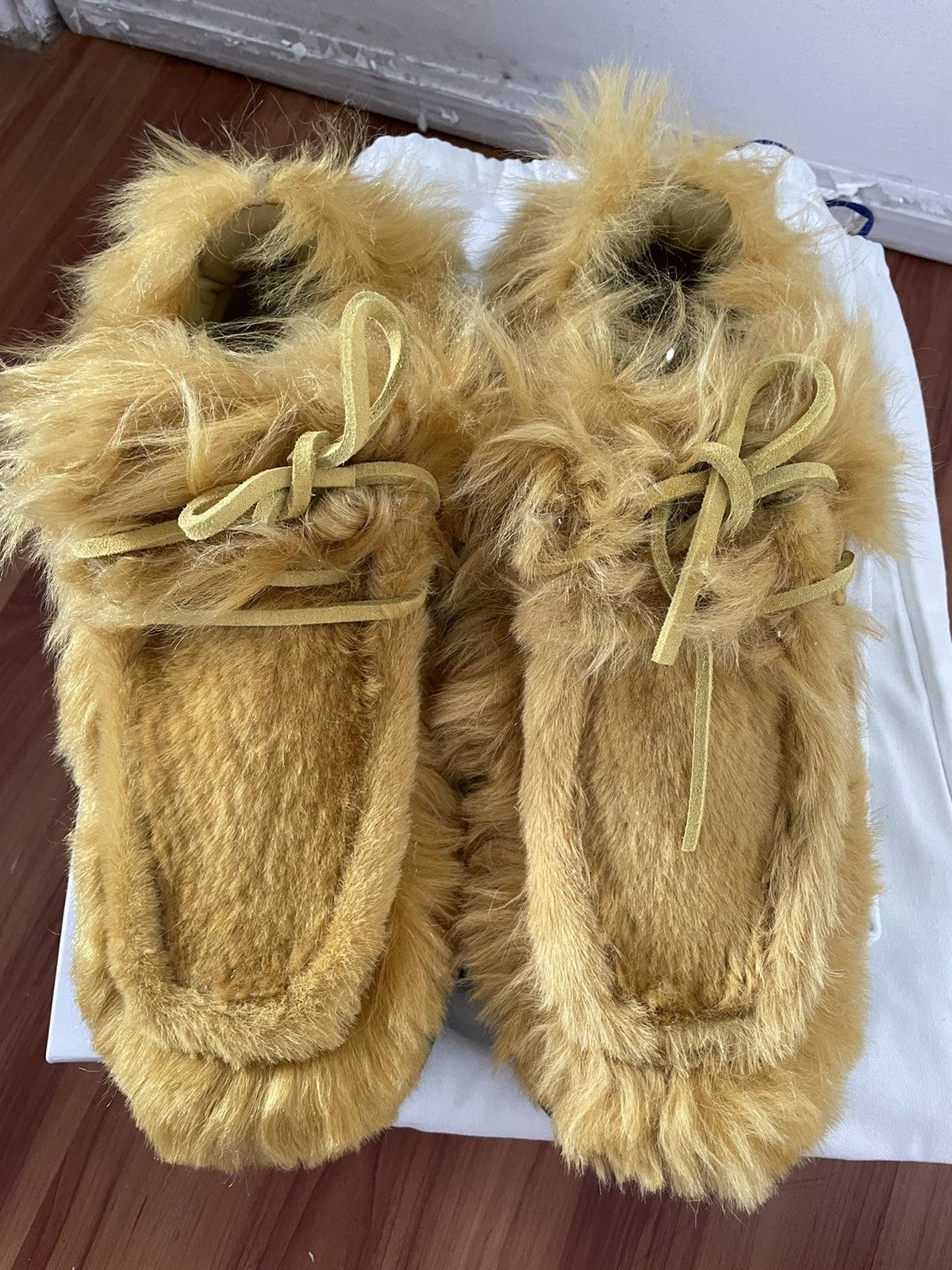 Burberry Burberry Yellow Shearling Fur Shoes Size US 11 / EU 44 - 2 Thumbnail