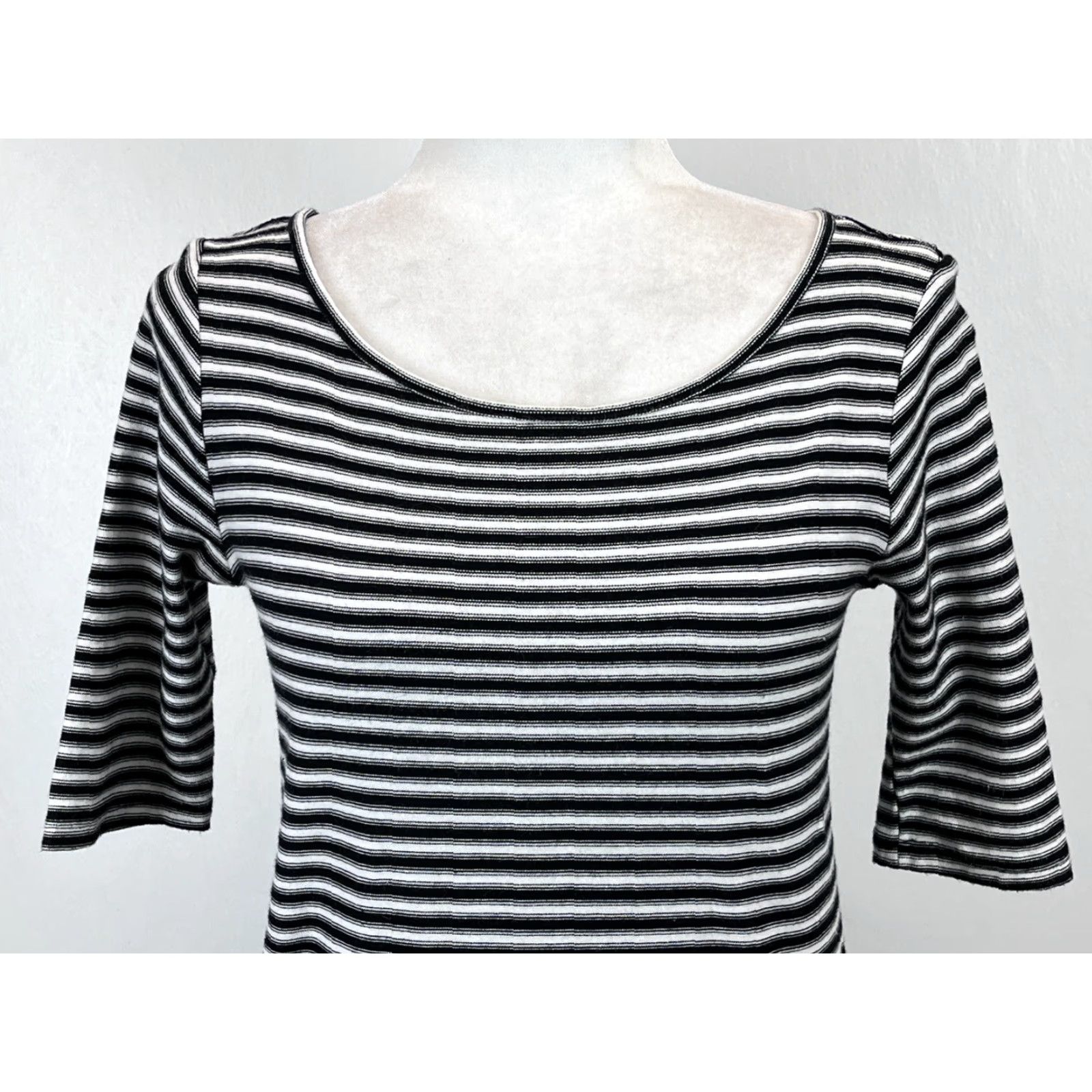 Free People Free People T Shirt Dress XS Striped Black White Back Cutout Bohemian Casual Short Sleeve Round Neck Women's Dress Size XS / US 0-2 / IT 36-38 - 2 Thumbnail
