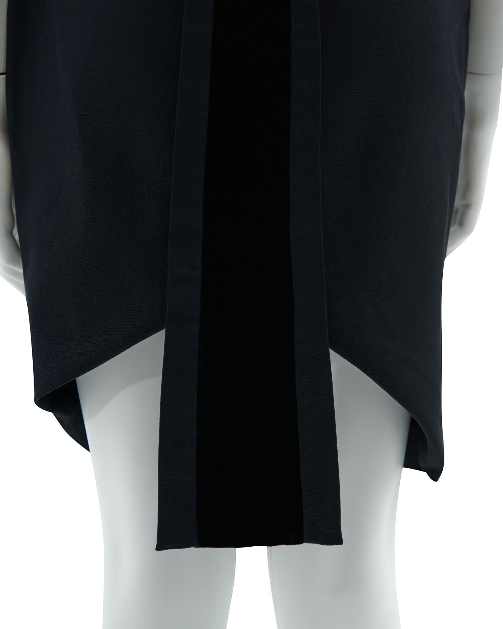 Gucci by Tom Ford F/W 2004 Black sleveless velvet sheath dress Size XS / US 0-2 / IT 36-38 - 7 Thumbnail