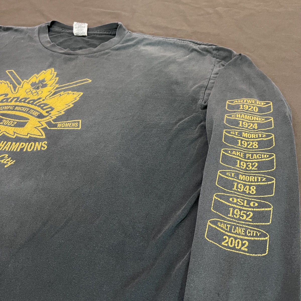 NHL Vintage 2002 Roots Champion Hockey Teams Tee Faded Thrashed Size US XL / EU 56 / 4 - 10 Thumbnail