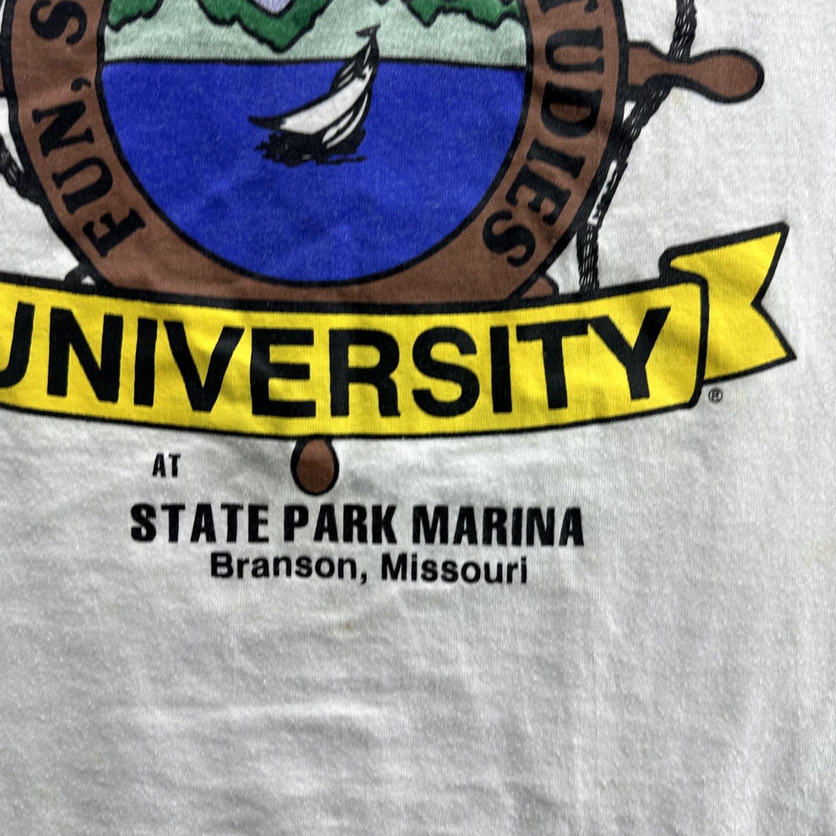 Fruit Of The Loom VINTAGE Table Rock University Shirt Mens XL White Rock, Travel, University, Retro, Souvenir, Branson, Missouri 90s Shirt Mens XL White Size US XL / EU 56 / 4 - 7 Thumbnail