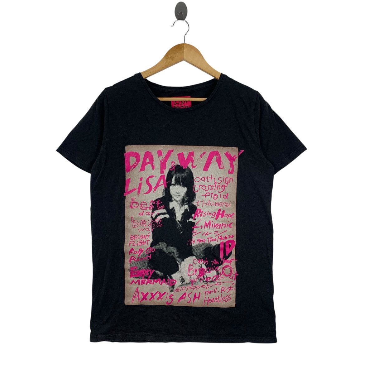 Vintage Vintage LISA DAY & WAY Japanese Singer Best Day Away Tshirt Size M / US 6-8 / IT 42-44 - 1 Thumbnail