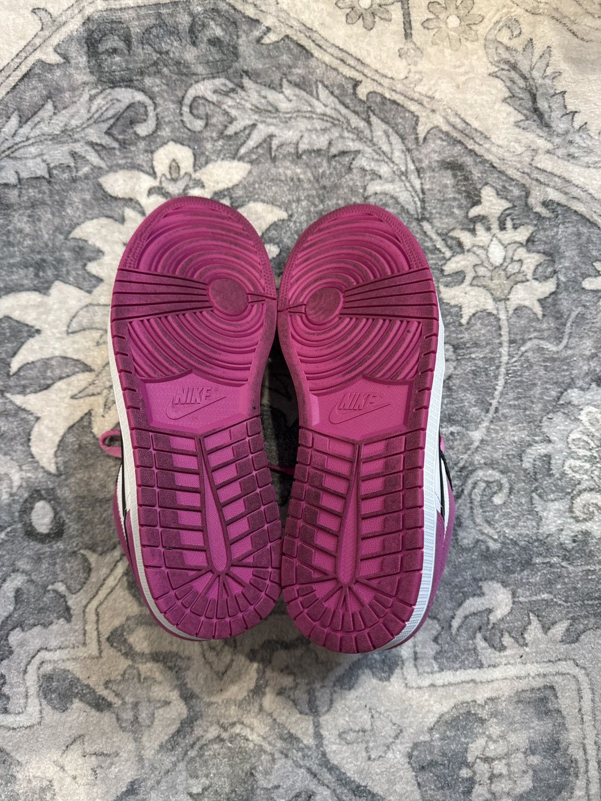 Jordan Brand Air Jordan 1 Low SE 'Fuchsia (Pink) Size US 11 / EU 44 - 6 Thumbnail