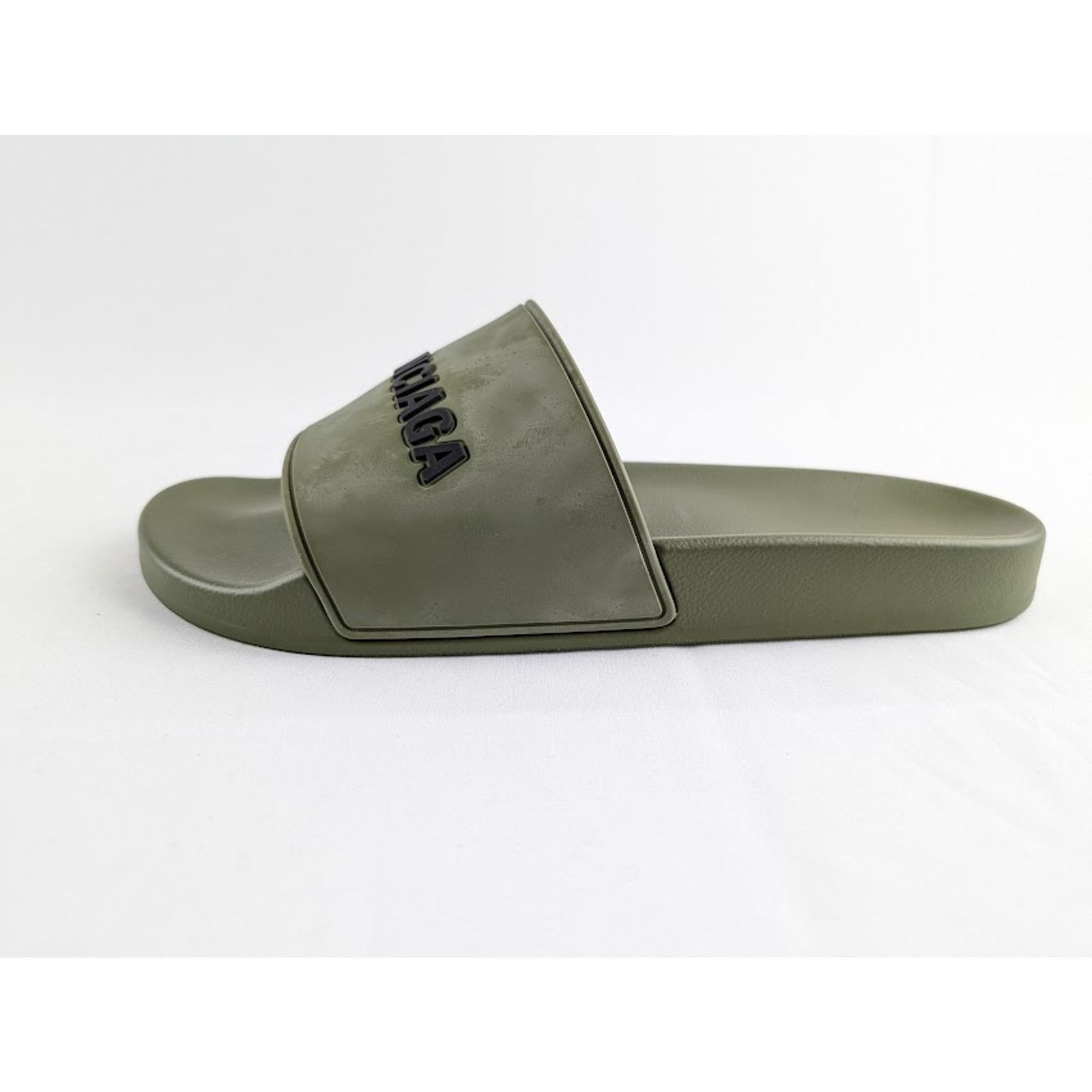Balenciaga o1rshd1 Smooth Rubber Pool Slide Balenciaga Logo Kaki/Black Size US 12 / EU 45 - 1 Thumbnail