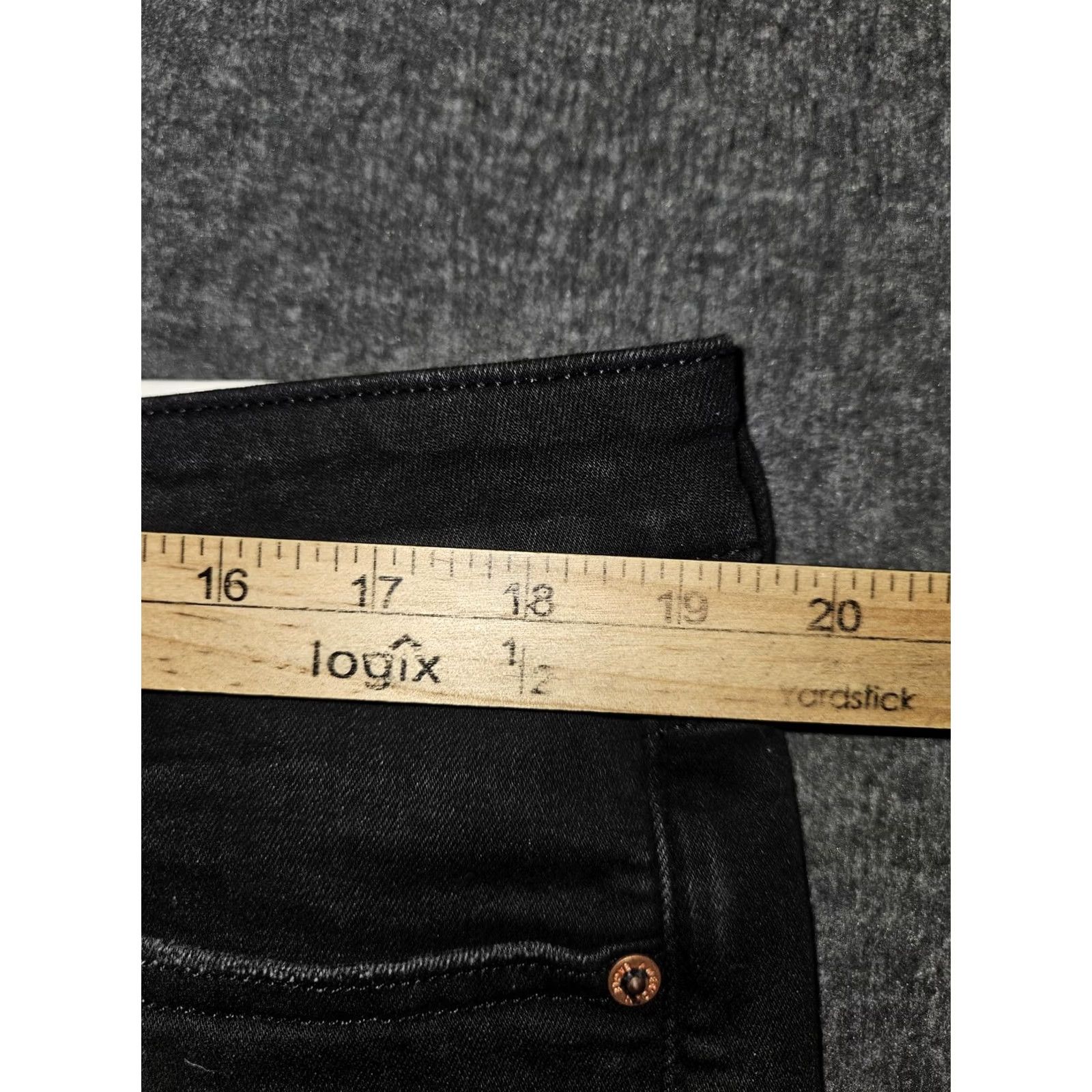American Eagle Outfitters VINTAGE? No. American Eagle Shorts Womens 18 Black High Rise Shortie Next Level Stretch Denim Cut-Off Slim Rise 3 in Fringe Pockets Reflective? Size 40" / US 18 - 4 Thumbnail