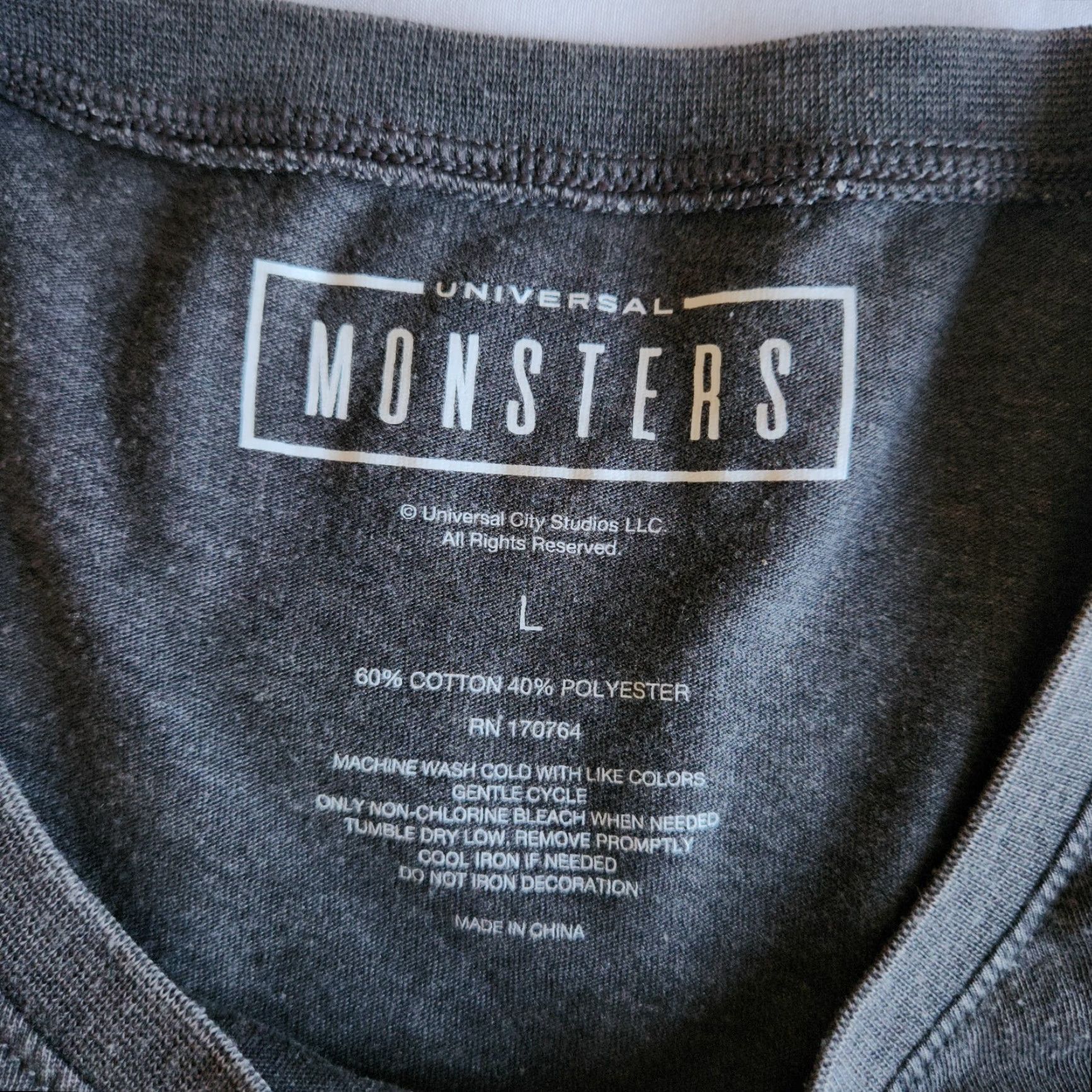 Vintage Universal Studios Monsters Dracula Classic Horror Movie Halloween Grey L T-Shirt Mens Size US L / EU 52-54 / 3 - 3 Thumbnail