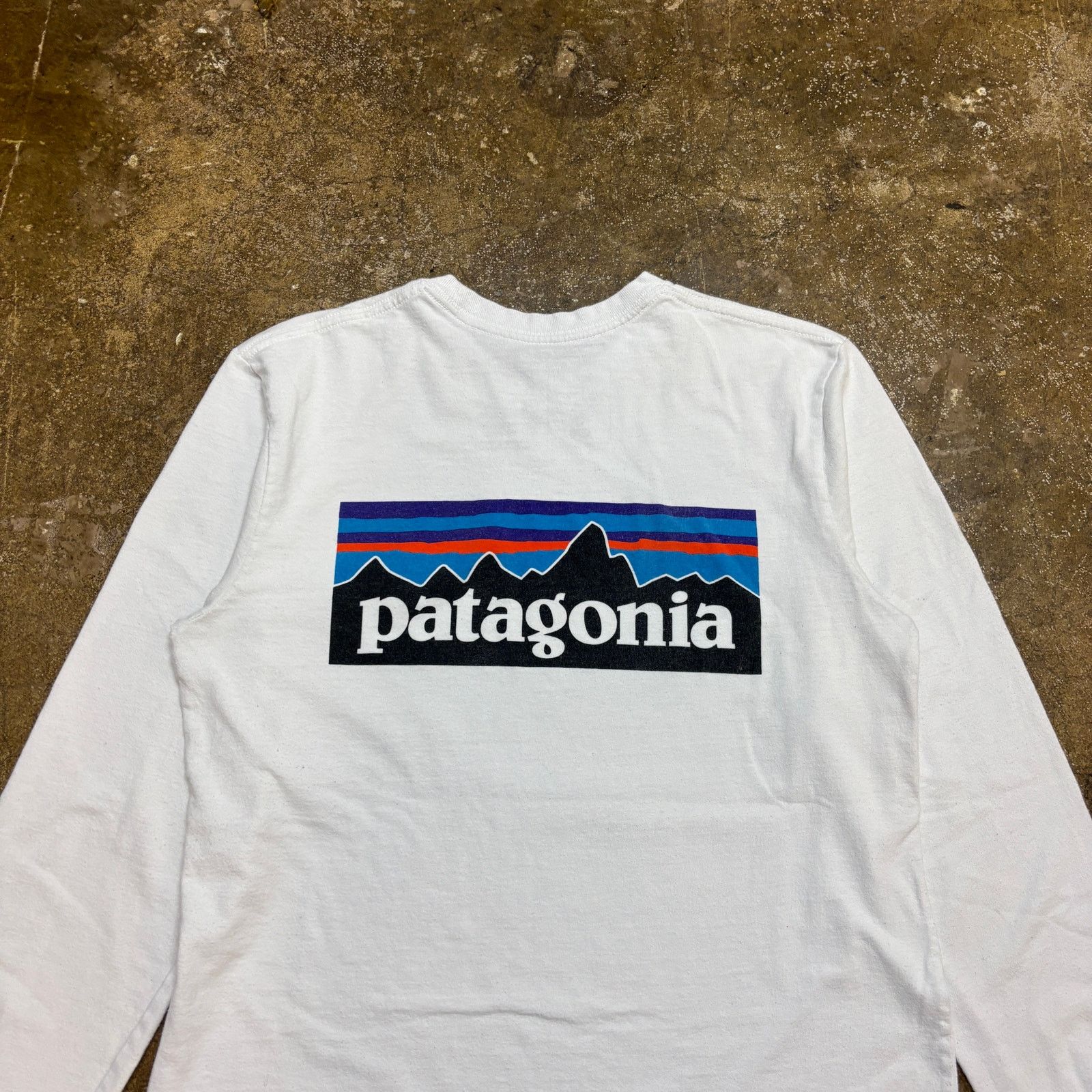 Patagonia Patagonia P-6 Logo LS Regular Fit Responsibili-tee Shirt XS Size US XS / EU 42 / 0 - 3 Thumbnail