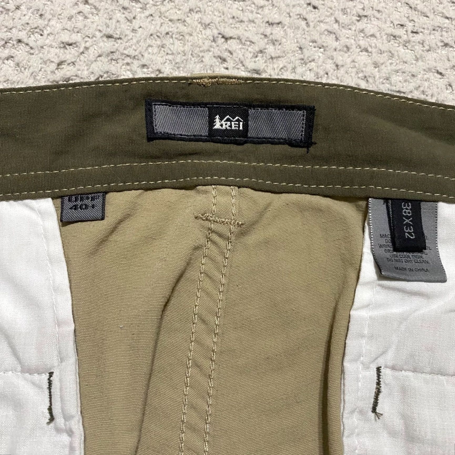 Vintage REI Pants Beige 38x32 Cargo Straight Mid Pants Mens Regular Beige 38x32 Cargo Pocket Nylon UPF 40 Outdoor Hiking Nature 90s Mens Size US 38 / EU 54 - 3 Thumbnail