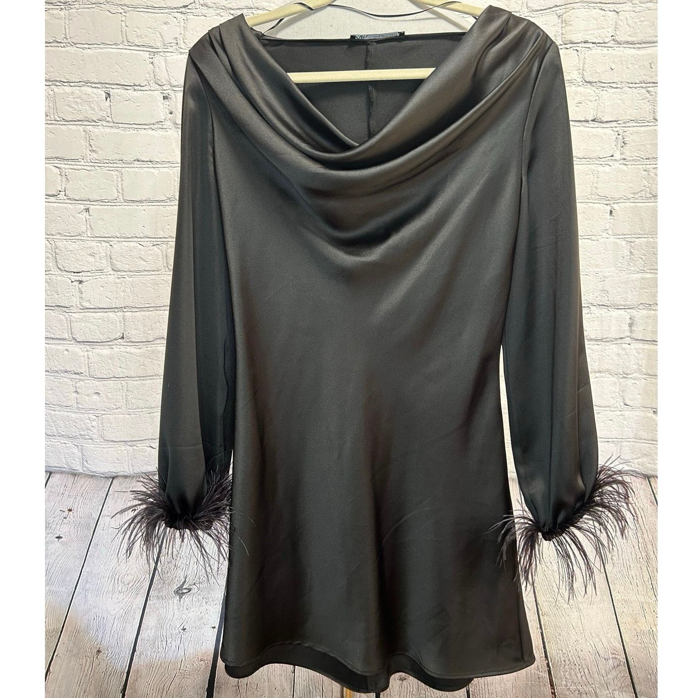Zara Nwt- Zara SATIN EFFECT FEATHER DETAIL MINI DRESS-M Size M / US 6-8 / IT 42-44 - 4 Thumbnail