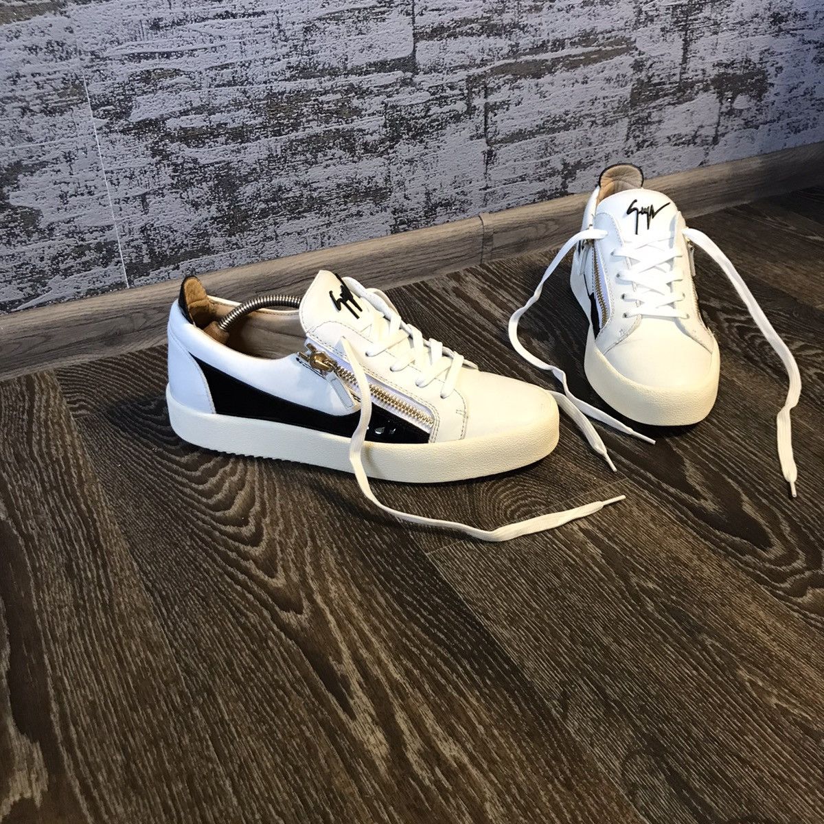 Giuseppe Zanotti Men’s Frankie White Low Sneakers Size 42 US 9 Giuseppe zanotti (white/gold Frankie low top sneaker) – VIP  main image 3