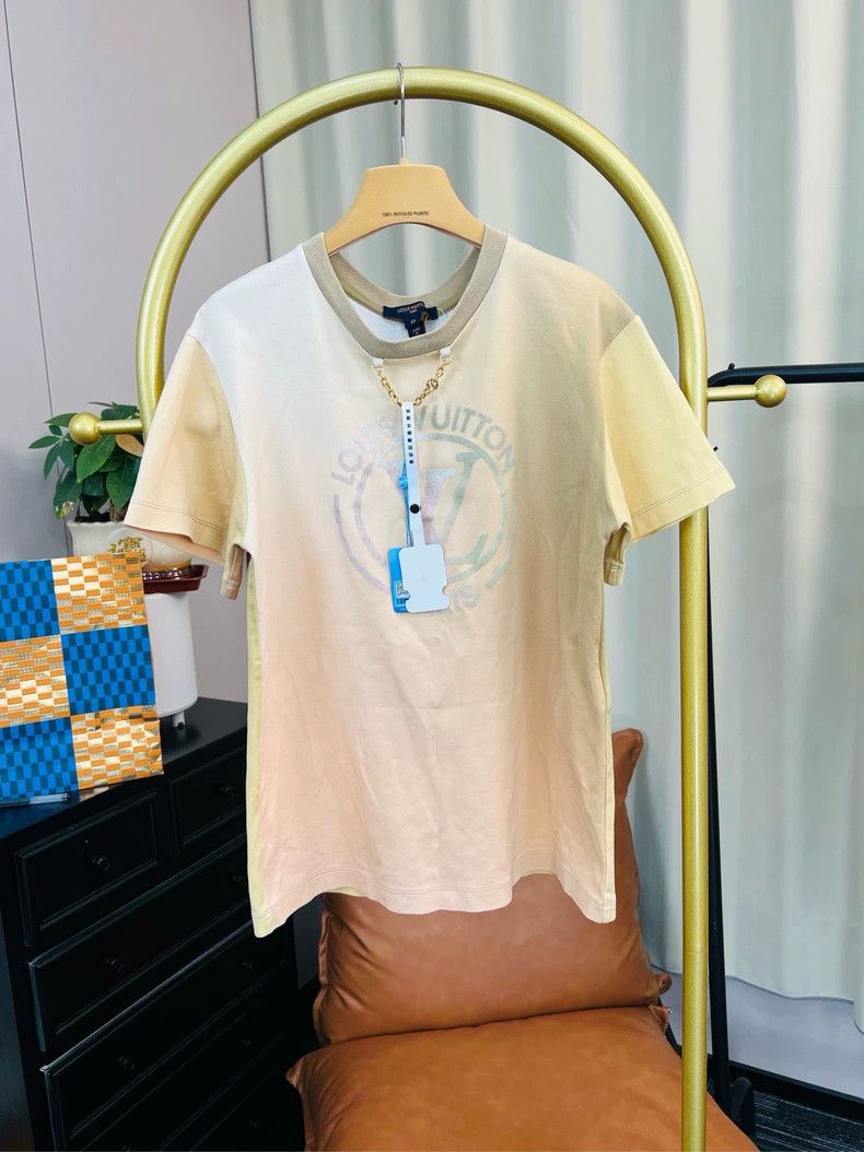 Louis Vuitton Louis Vuitton Orange gradient short sleeve Size XS / US 0-2 / IT 36-38 - 1 Thumbnail