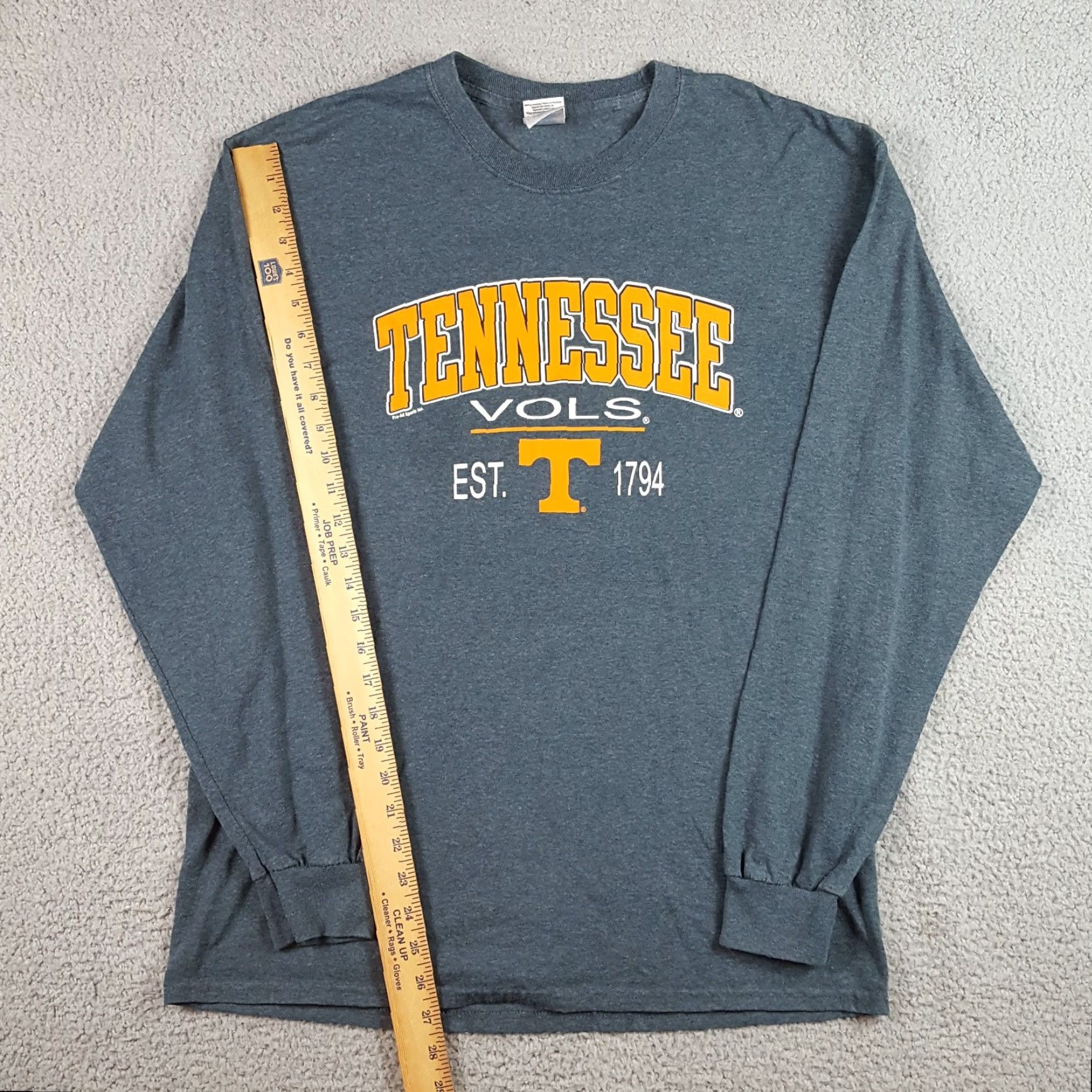 Gildan VINTAGE Tennessee Vols Football Long Sleeve Adult L Gray T-Shirt University Embroidered Logo 90s 00s College Sports Mens Size US L / EU 52-54 / 3 - 7 Thumbnail