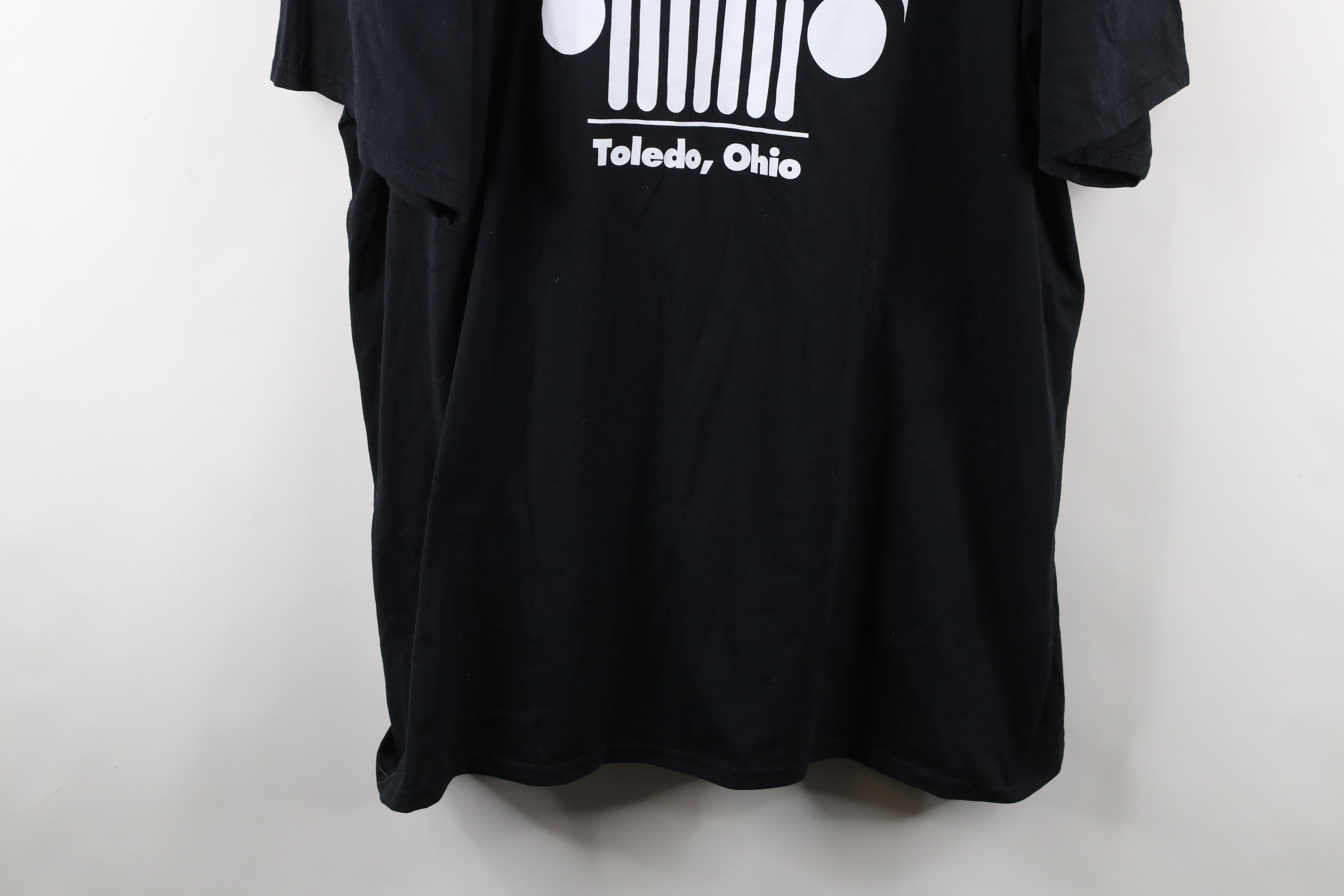 Vintage Vintage 90s Jeep Motors Spell Out Toledo Ohio T-Shirt Black Size US XXL / EU 58 / 5 - 3 Thumbnail