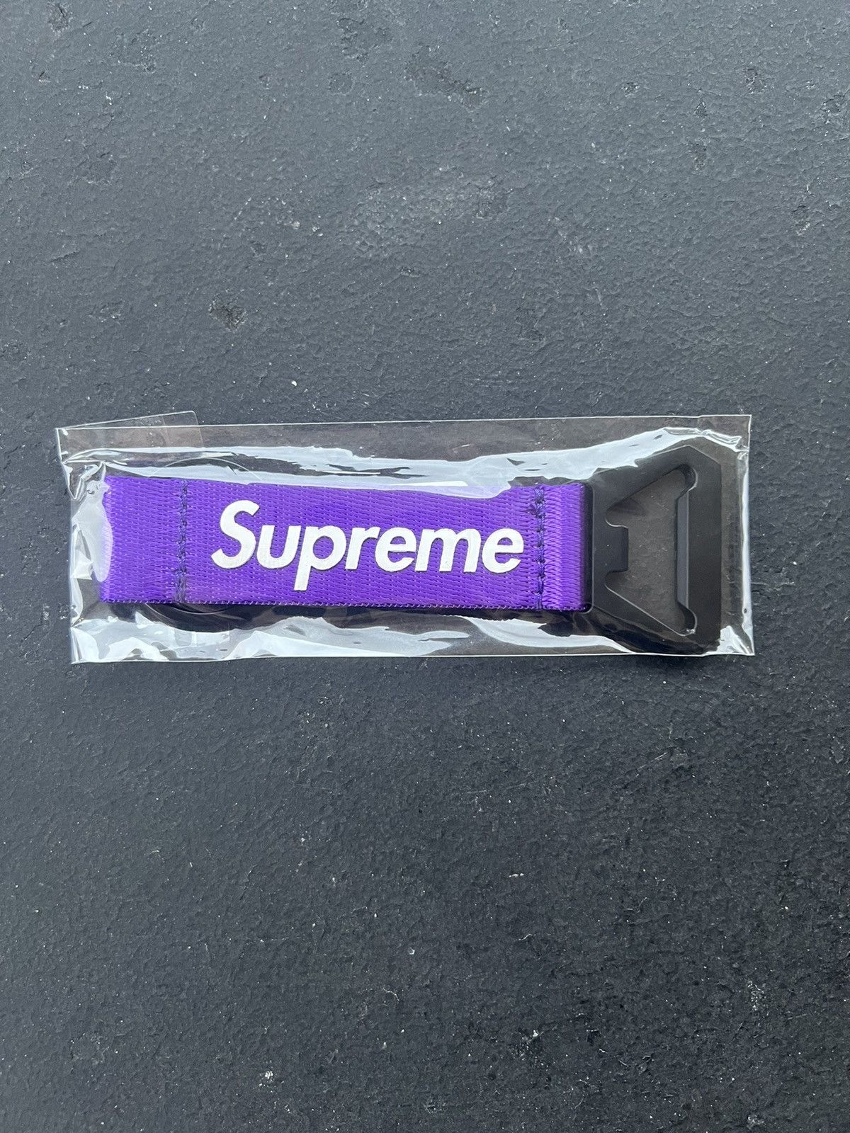 T-ポイント5倍】 Supreme Bottle Opener Webbing Keychain 紫 - 小物