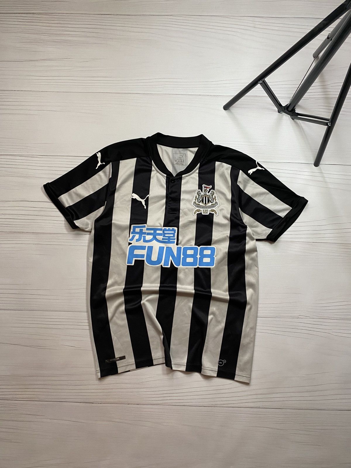 Vintage Puma Newcasle United 2017/18 home football y2k t shirt Size US M / EU 48-50 / 2 - 1 Thumbnail